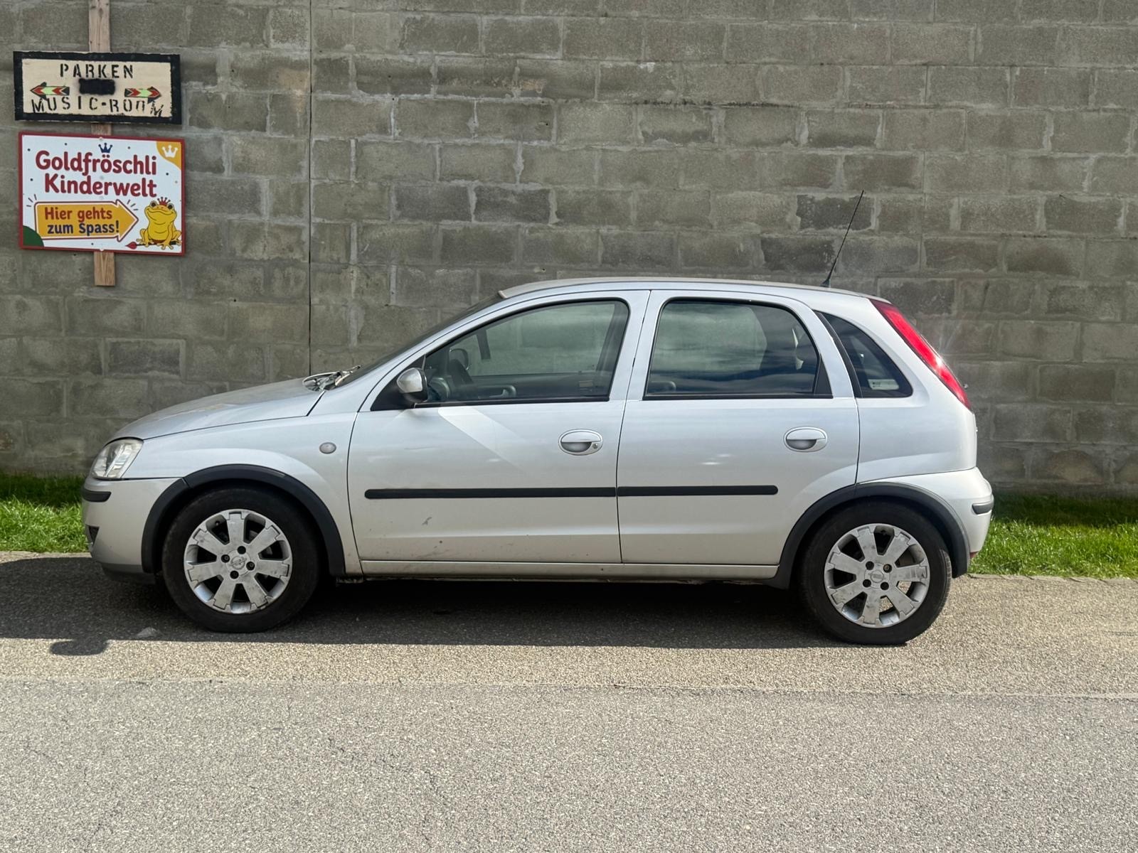 OPEL Corsa 1.2 16V Essentia-image-1