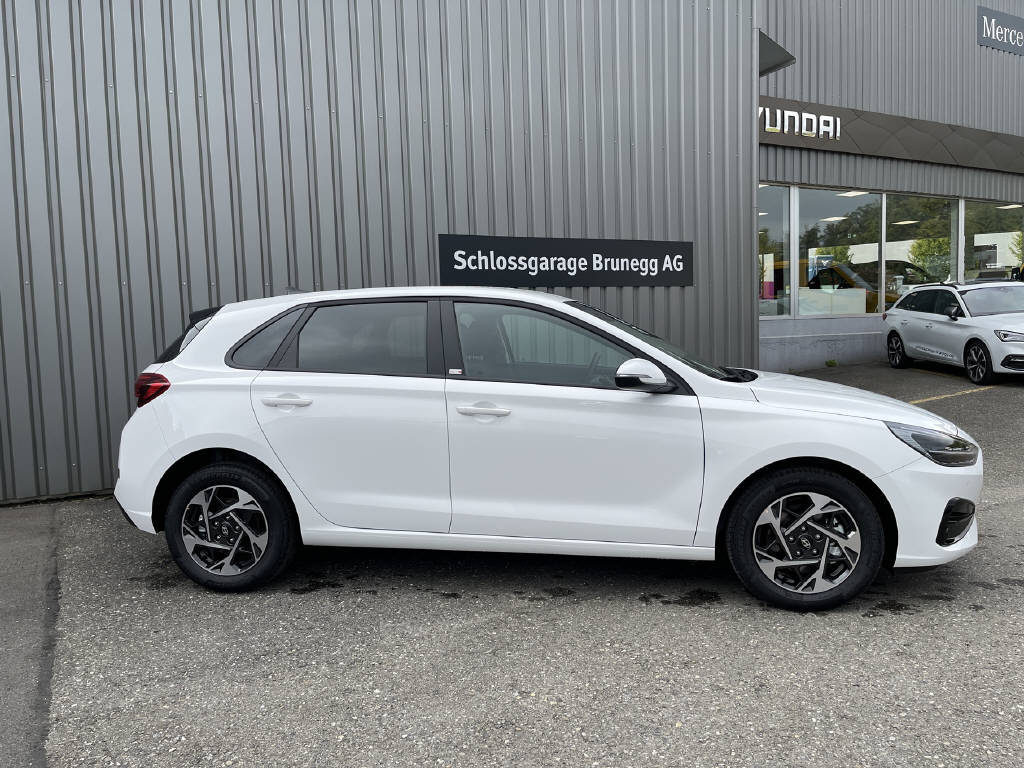 HYUNDAI i30 1.5 T-GDi Amplia 48V MH DCT-image-1
