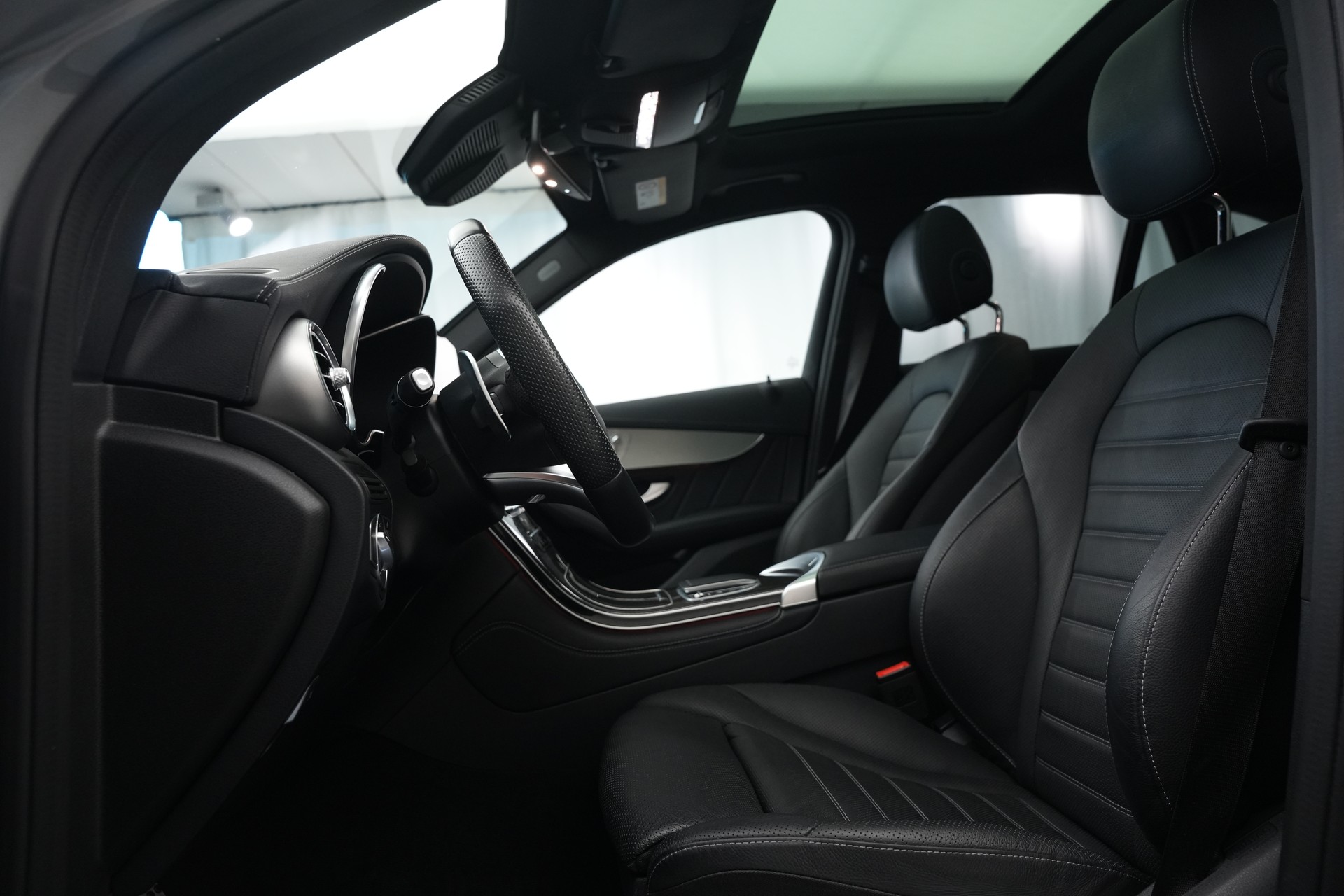MERCEDES-BENZ GLC 43 AMG 4Matic 9G-Tronic *CH-Fahrzeug* *Pano* *Burmester*-image-12