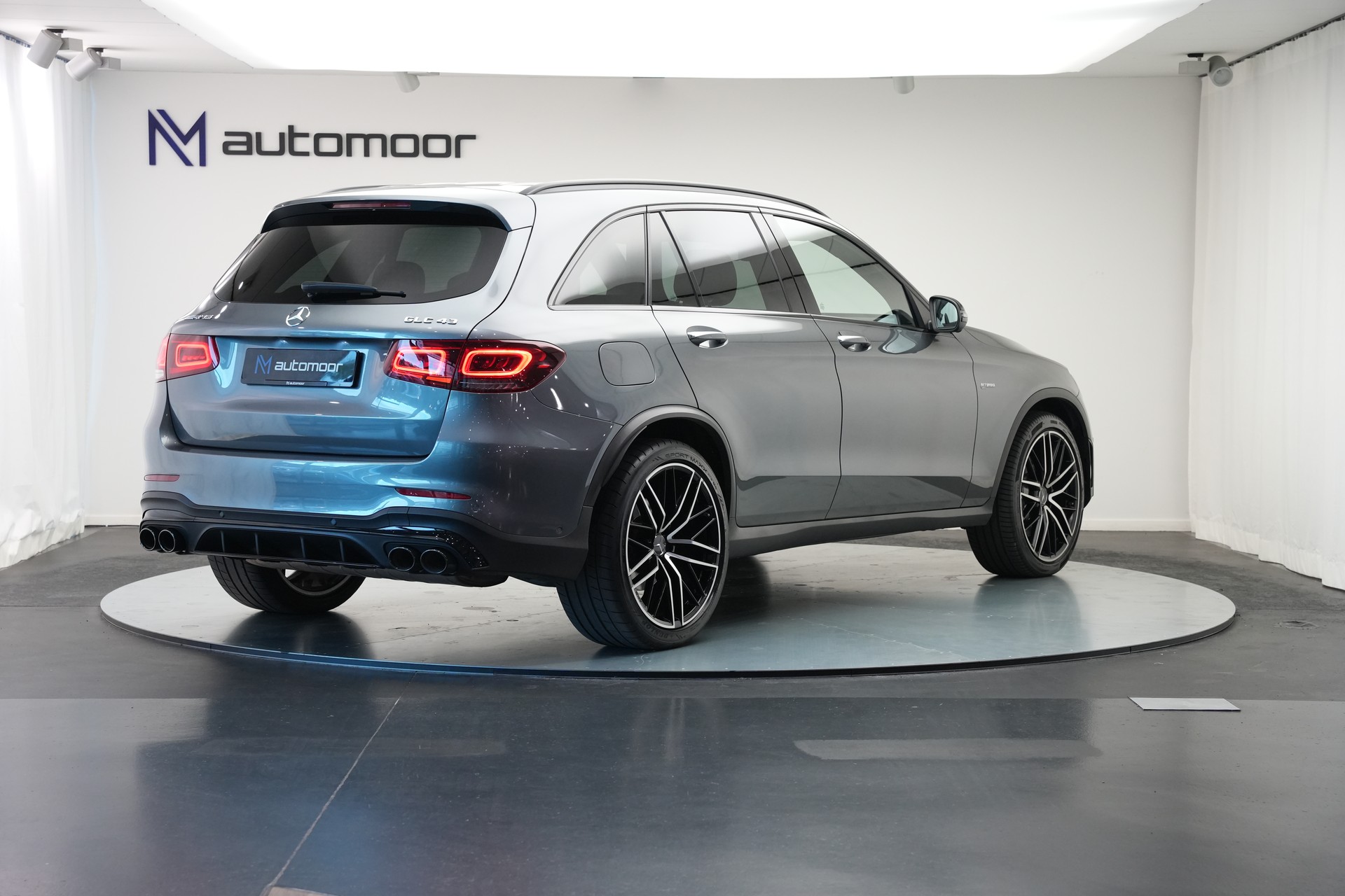 MERCEDES-BENZ GLC 43 AMG 4Matic 9G-Tronic *CH-Fahrzeug* *Pano* *Burmester*-image-4