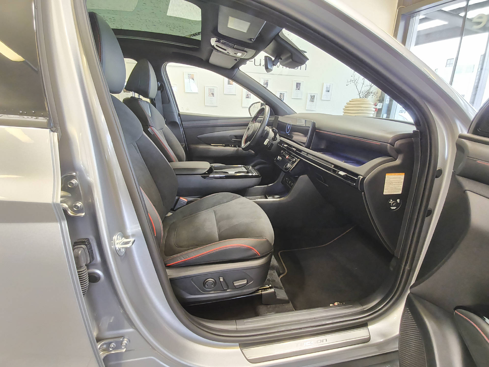 HYUNDAI Tucson 1.6 T-GDi PHEV N-Line 4WD-image-17