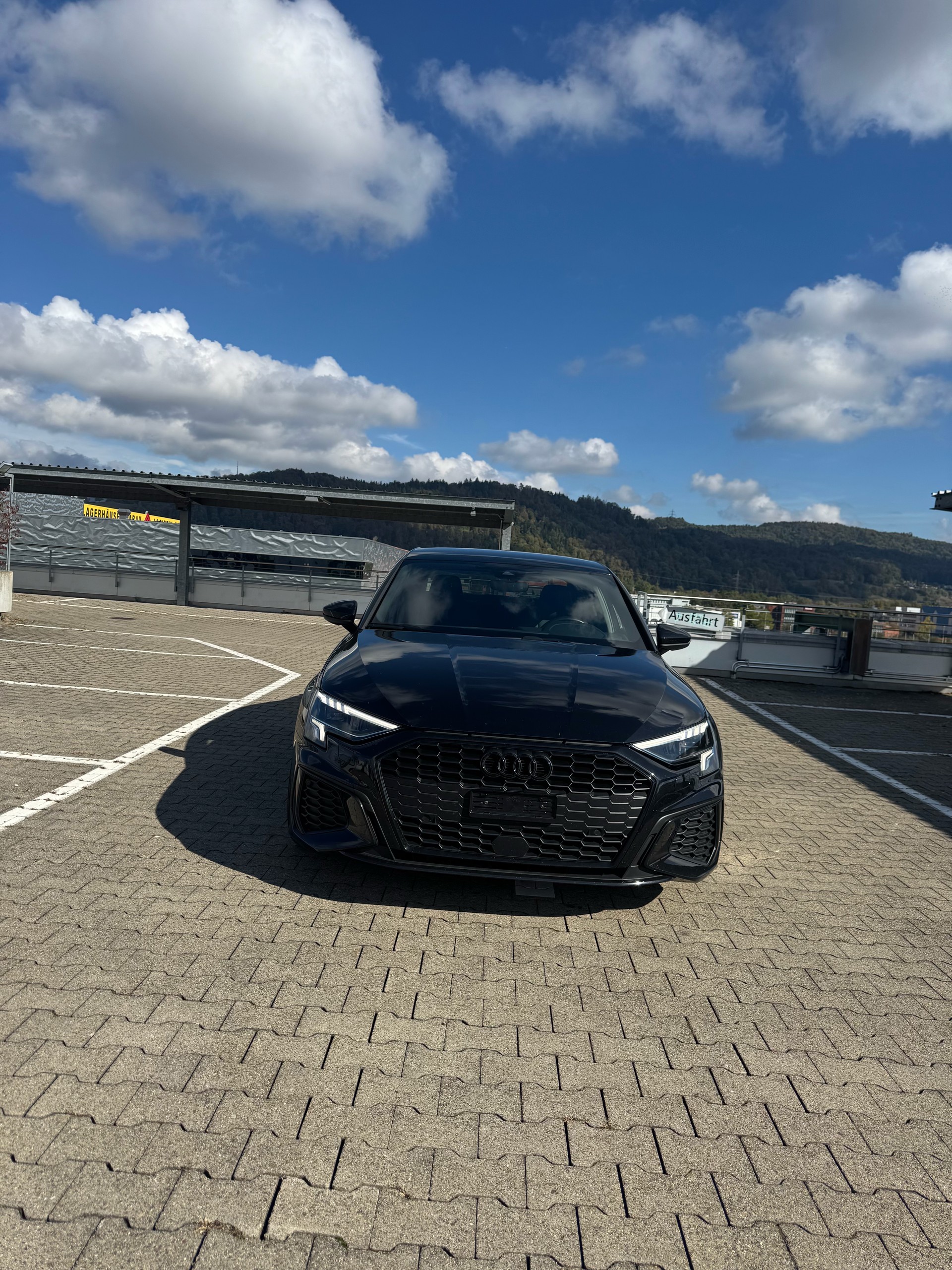 AUDI A3 Limousine 35 TFSI S-Line S-tronic-image-1