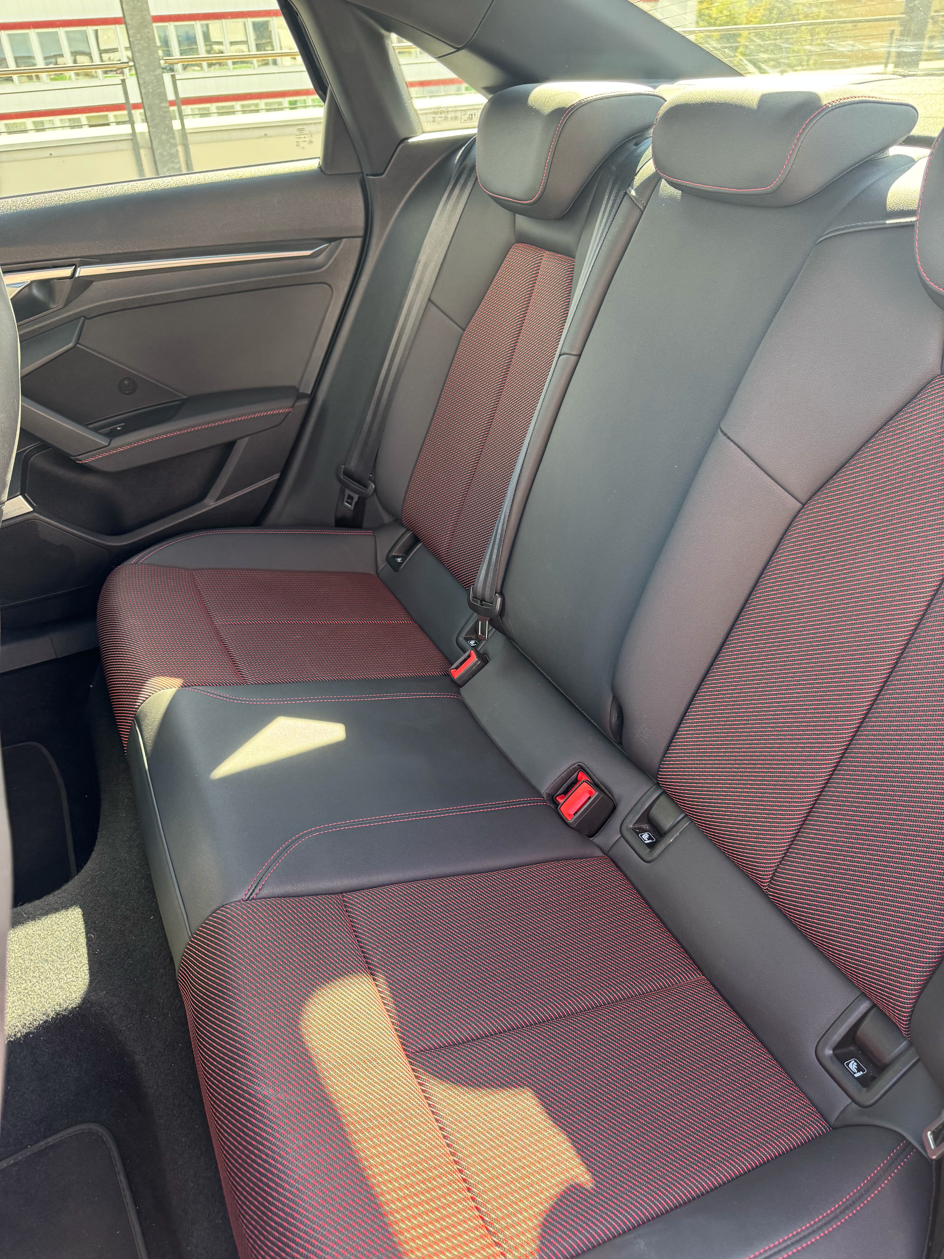 AUDI A3 Limousine 35 TFSI S-Line S-tronic-image-13