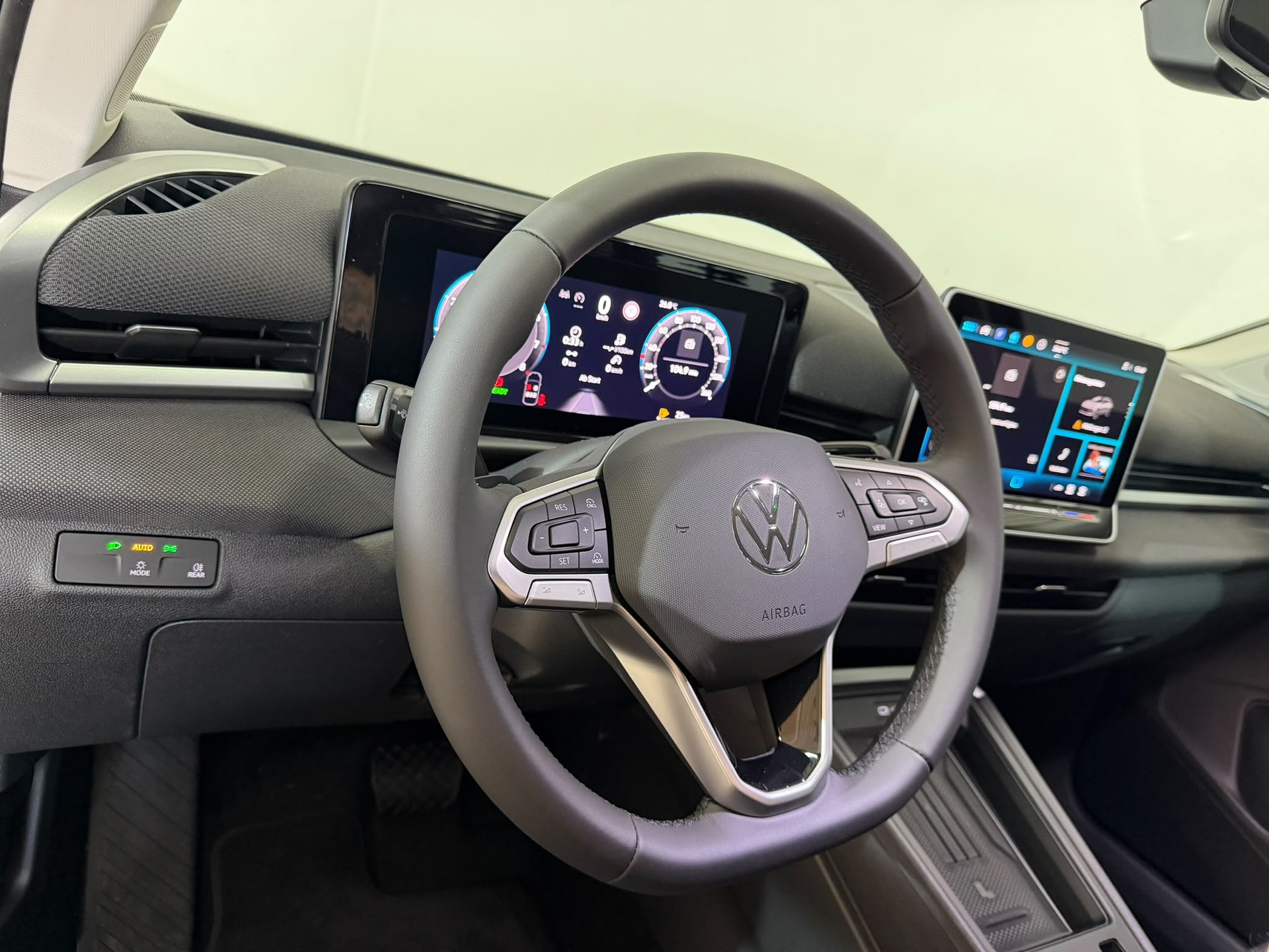 VW T-Roc 1.5 eTSI mHEV Trend DSG-image-6