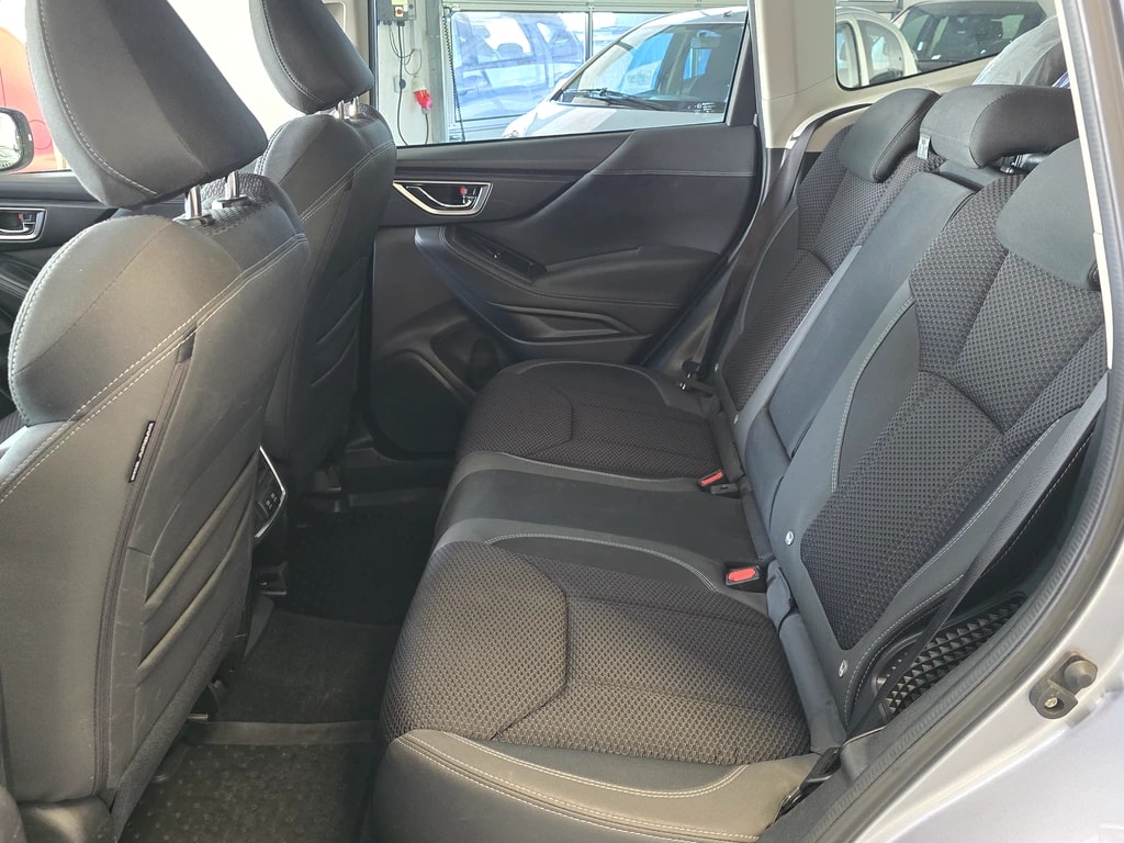 SUBARU Forester 2.0i e-Boxer Swiss Plus Lineartronic-image-9