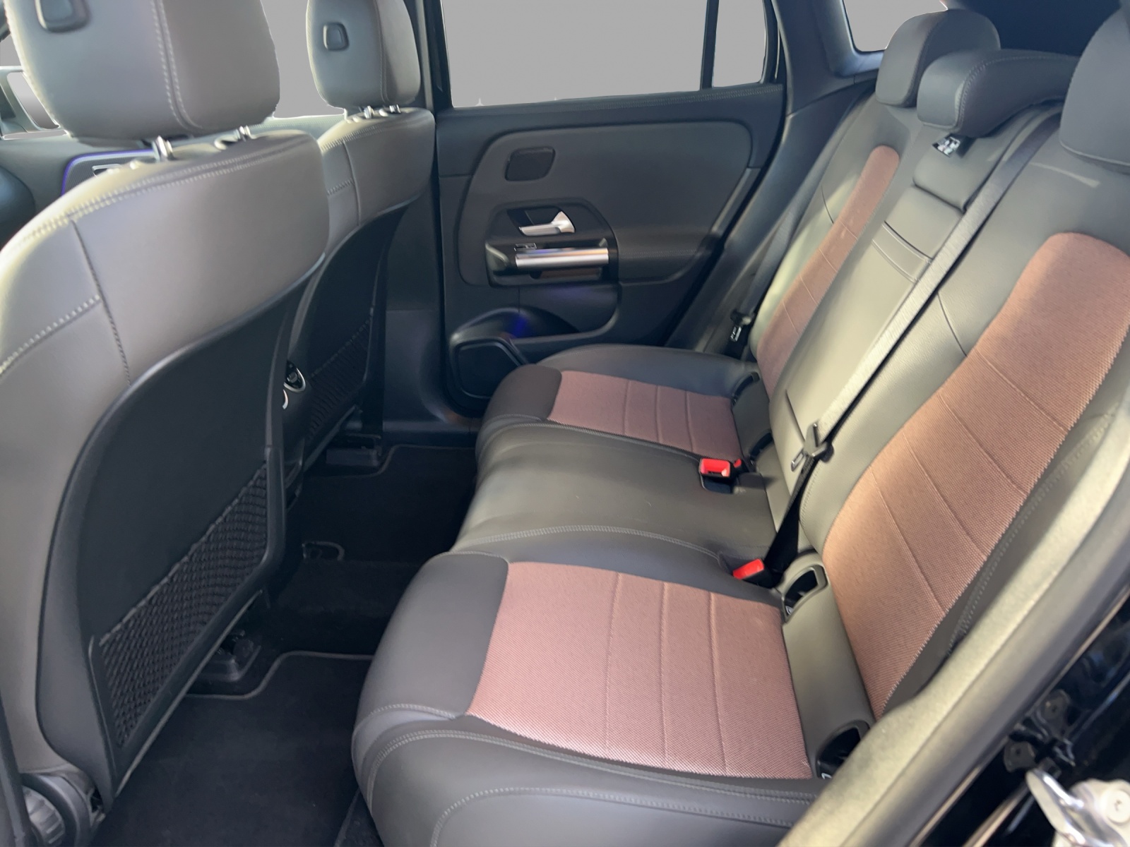 MERCEDES-BENZ EQA 300 4Matic-image-13