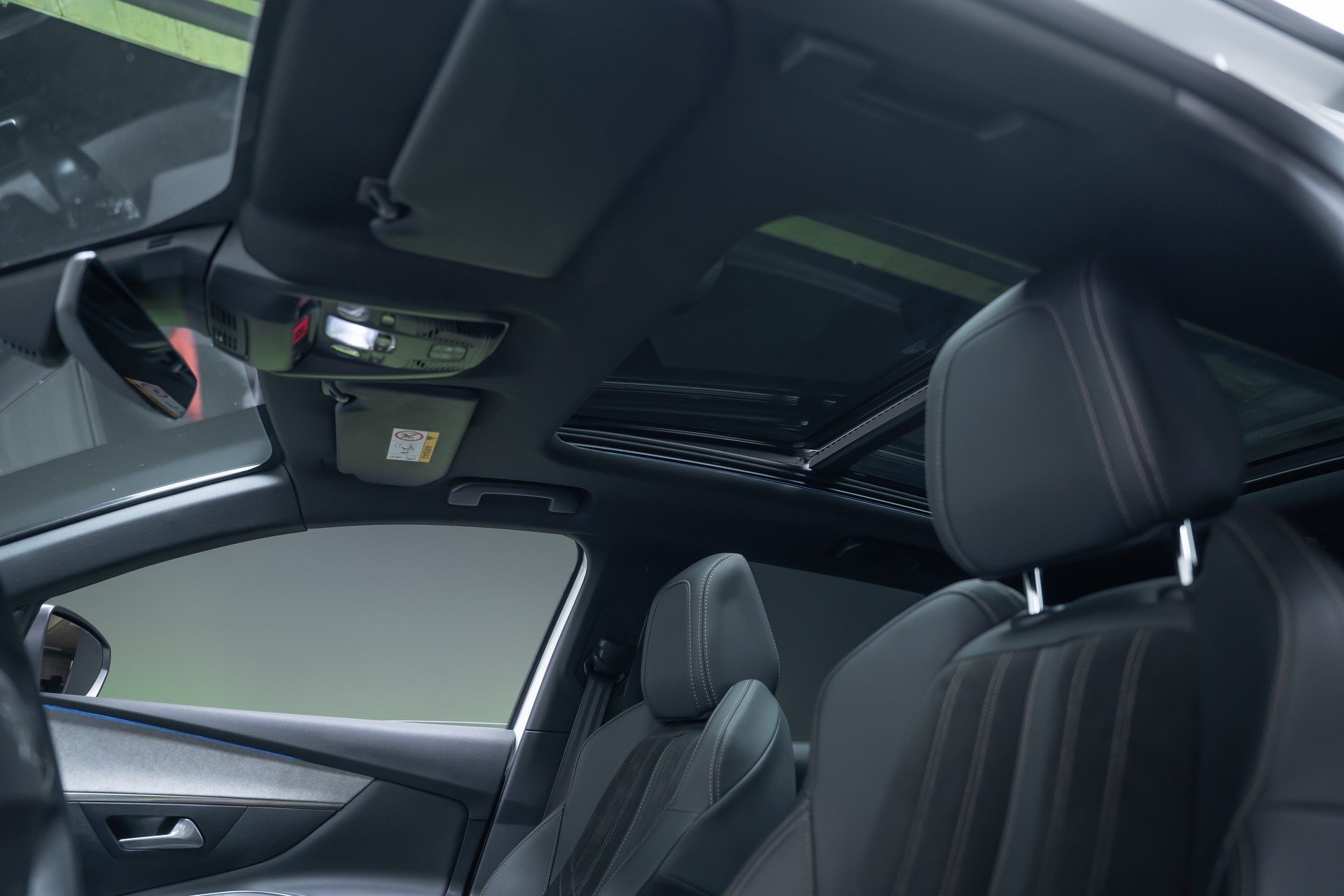 PEUGEOT 3008 1.6 PureTech GT Pack / CH-Fahrzeug / Panorama-Schiebedach / 360°Kamera-image-11