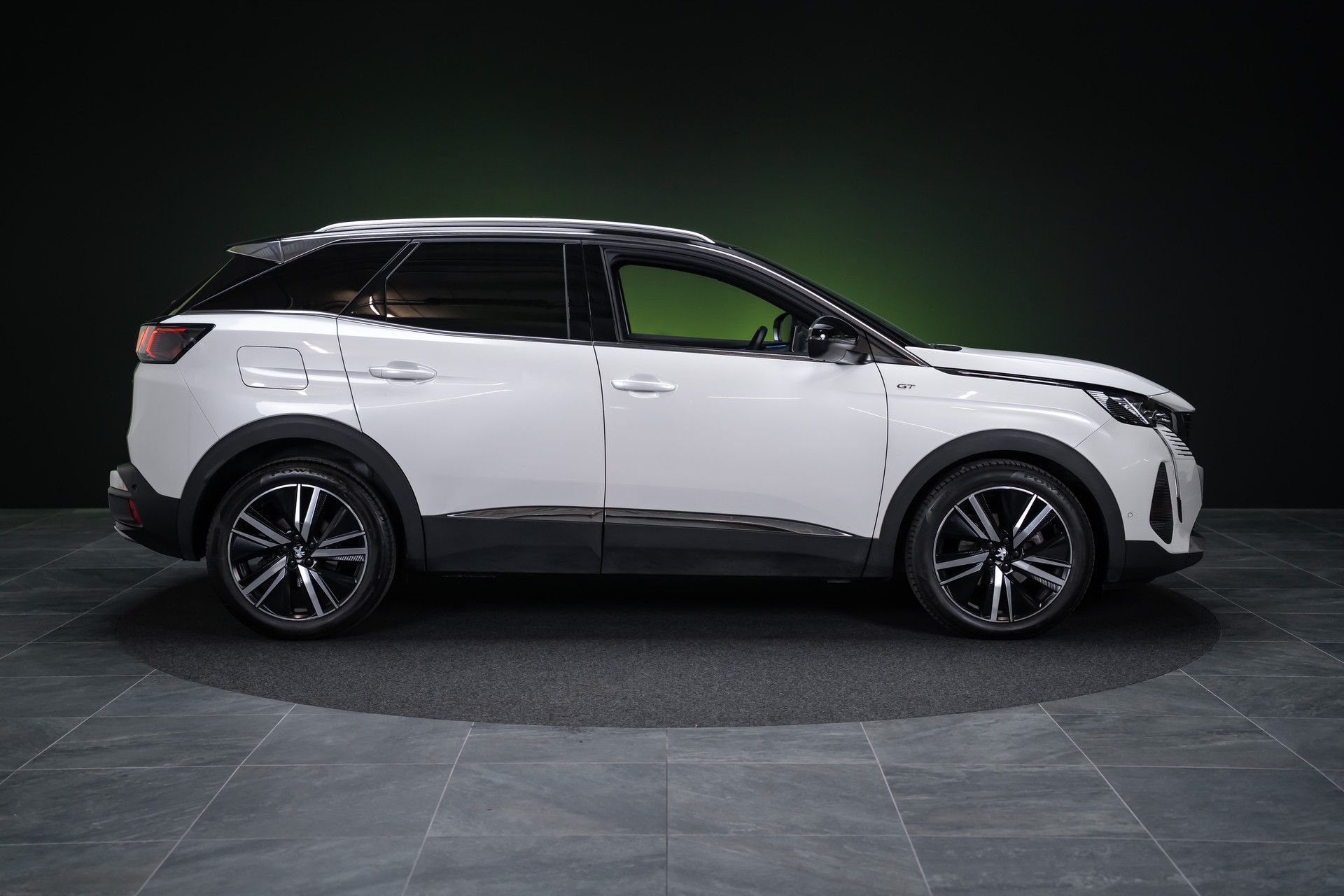 PEUGEOT 3008 1.6 PureTech GT Pack / CH-Fahrzeug / Panorama-Schiebedach / 360°Kamera-image-3