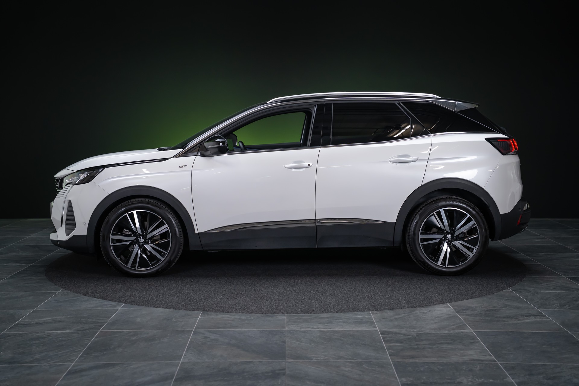 PEUGEOT 3008 1.6 PureTech GT Pack / CH-Fahrzeug / Panorama-Schiebedach / 360°Kamera-image-9