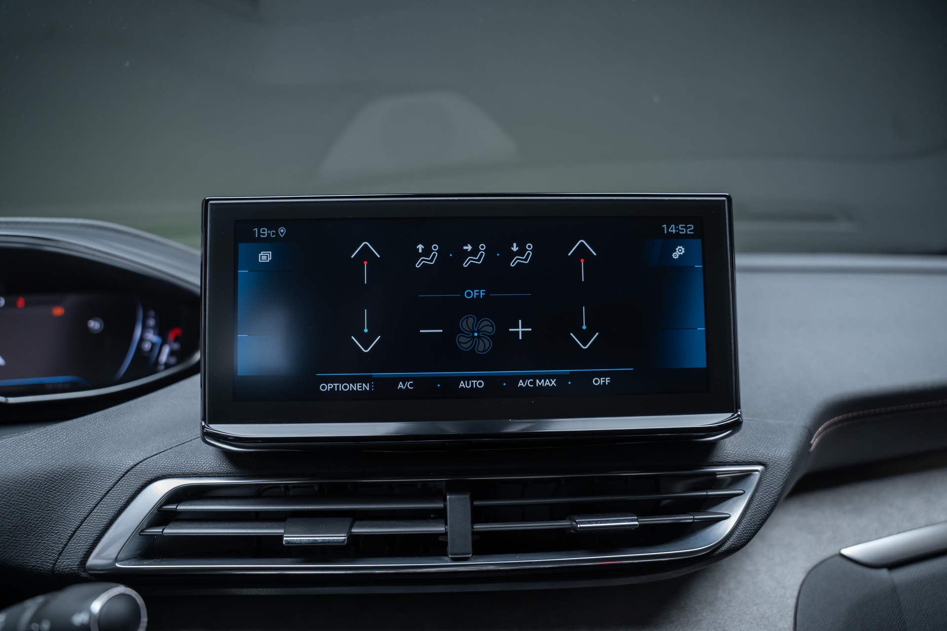 PEUGEOT 3008 1.6 PureTech GT Pack / CH-Fahrzeug / Panorama-Schiebedach / 360°Kamera-image-31