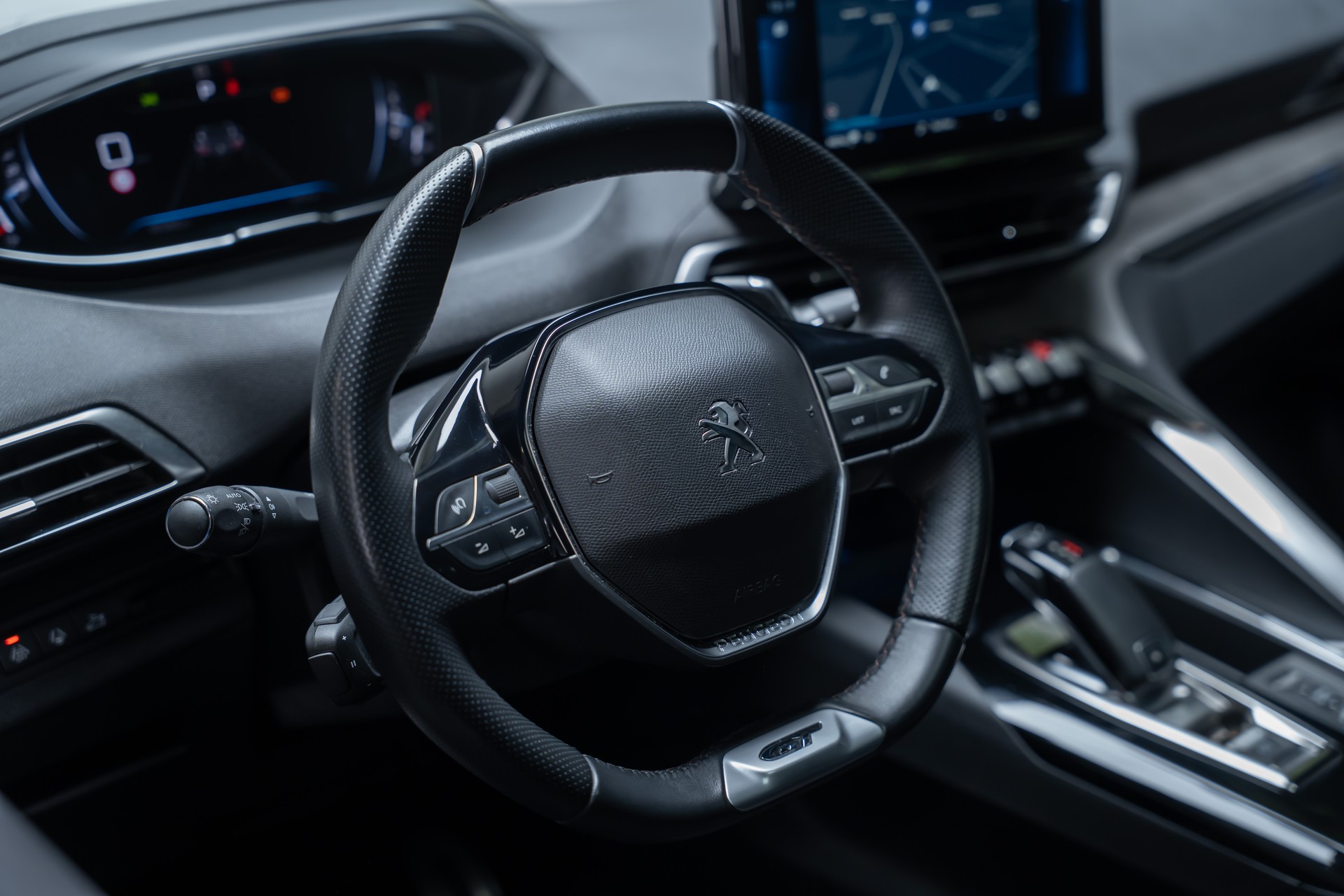 PEUGEOT 3008 1.6 PureTech GT Pack / CH-Fahrzeug / Panorama-Schiebedach / 360°Kamera-image-12