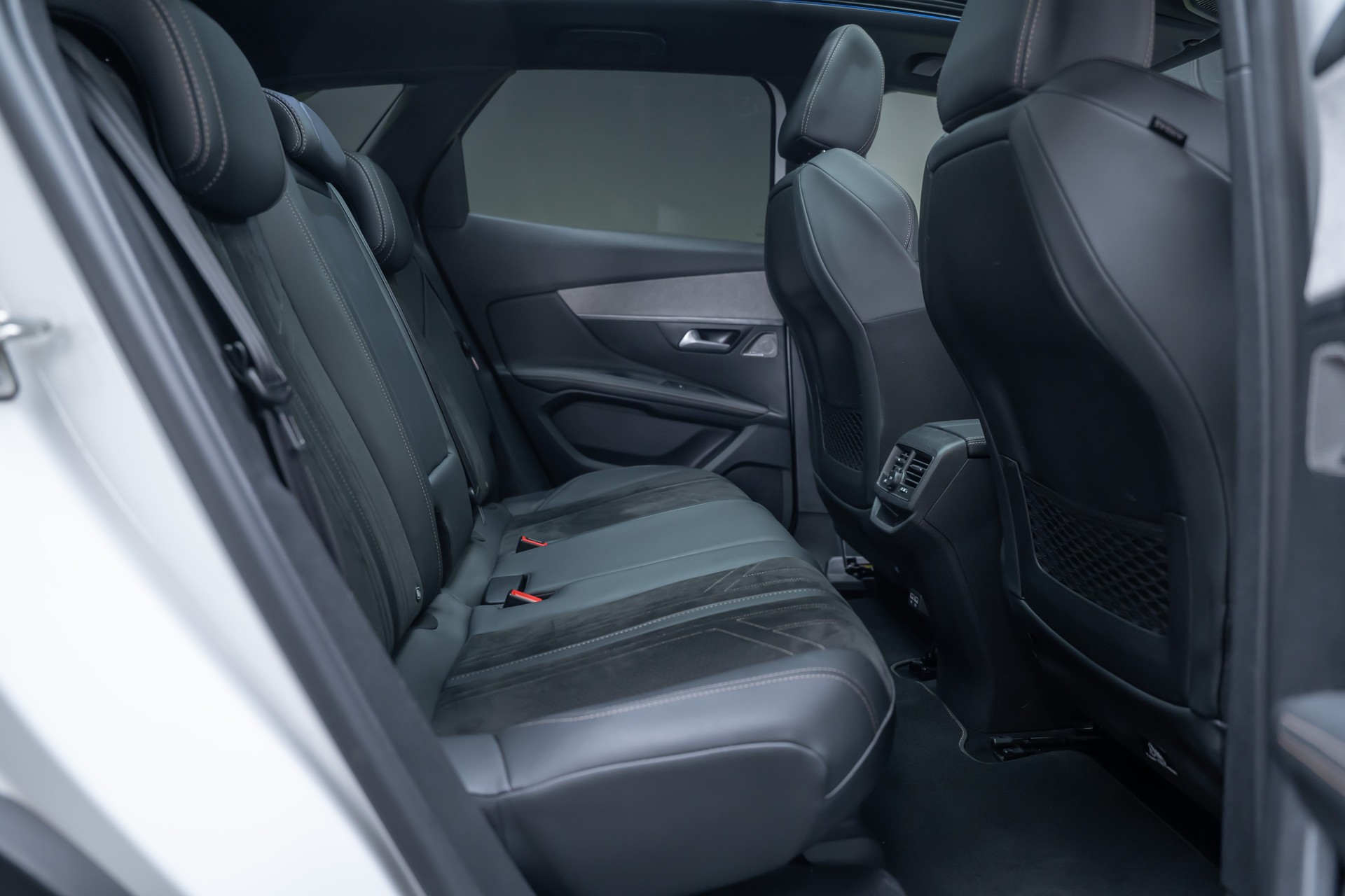 PEUGEOT 3008 1.6 PureTech GT Pack / CH-Fahrzeug / Panorama-Schiebedach / 360°Kamera-image-20