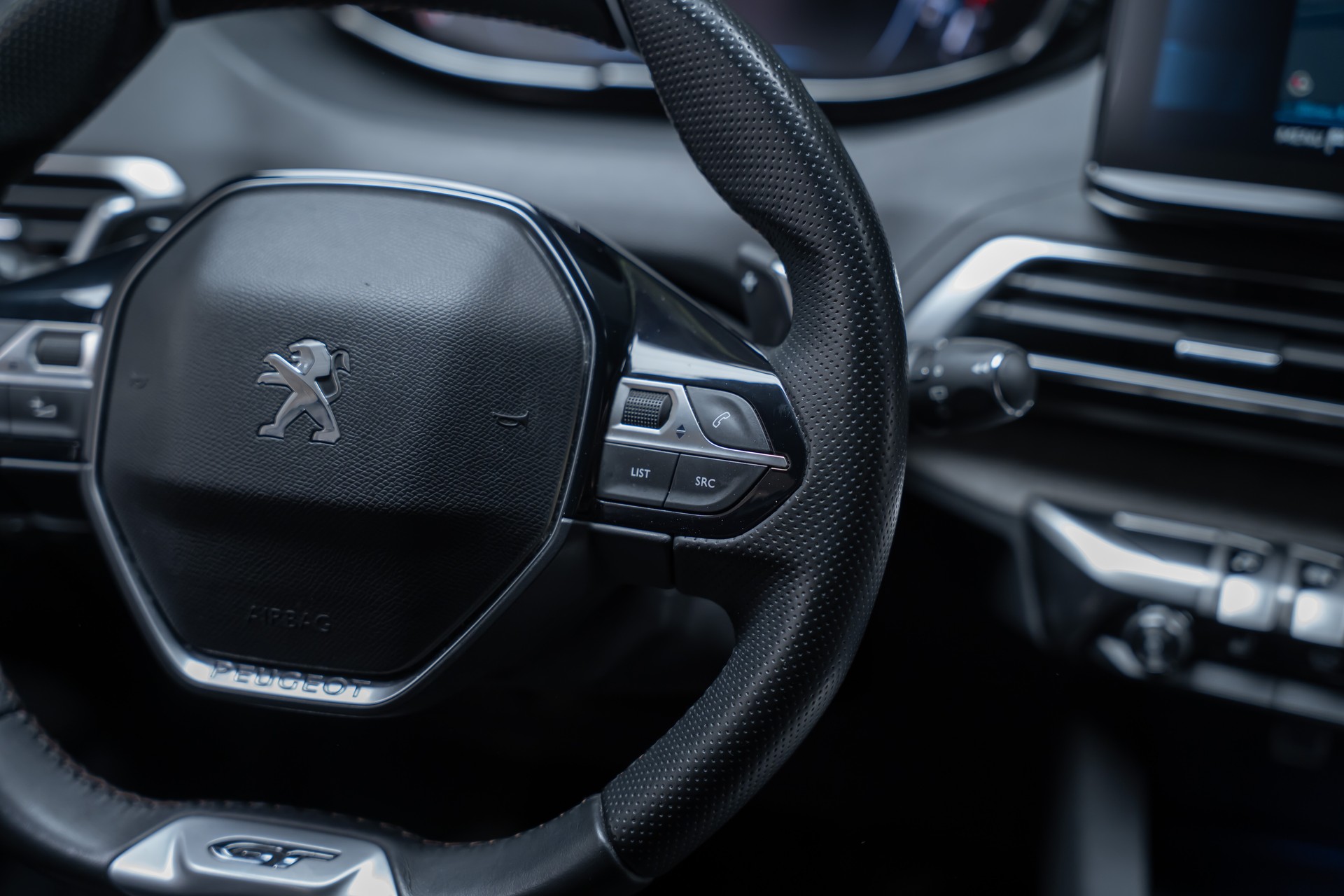 PEUGEOT 3008 1.6 PureTech GT Pack / CH-Fahrzeug / Panorama-Schiebedach / 360°Kamera-image-27