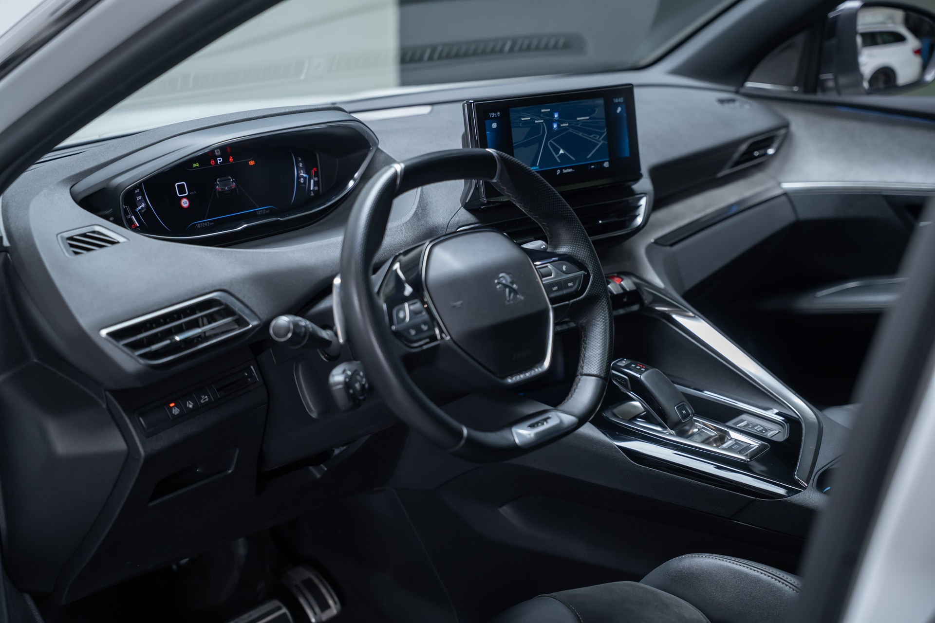 PEUGEOT 3008 1.6 PureTech GT Pack / CH-Fahrzeug / Panorama-Schiebedach / 360°Kamera-image-13