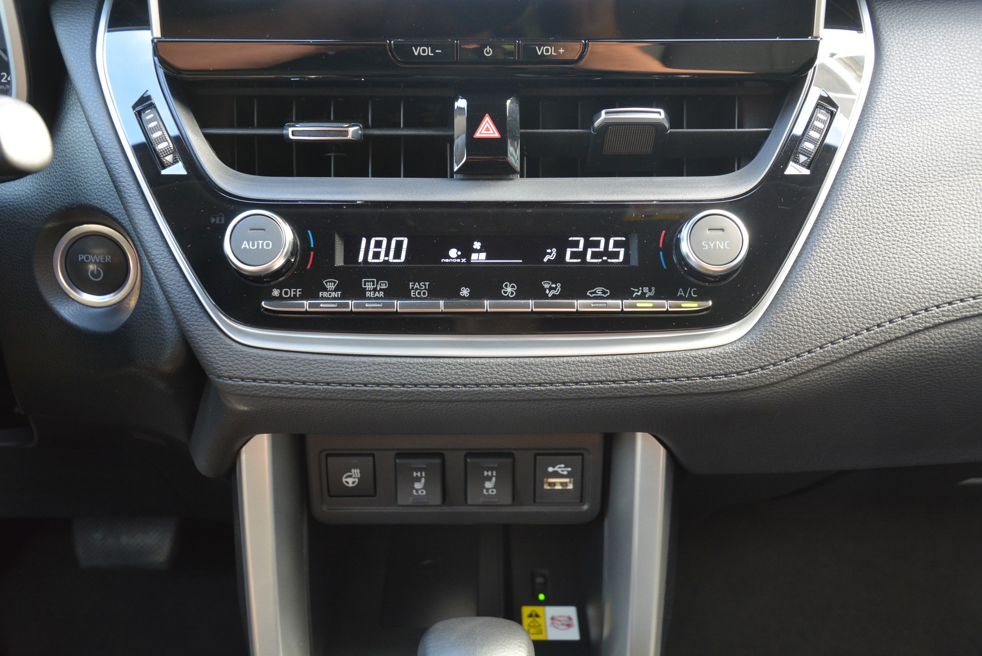 TOYOTA Corolla Cross 2.0 4WD Premium e-CVT-image-10