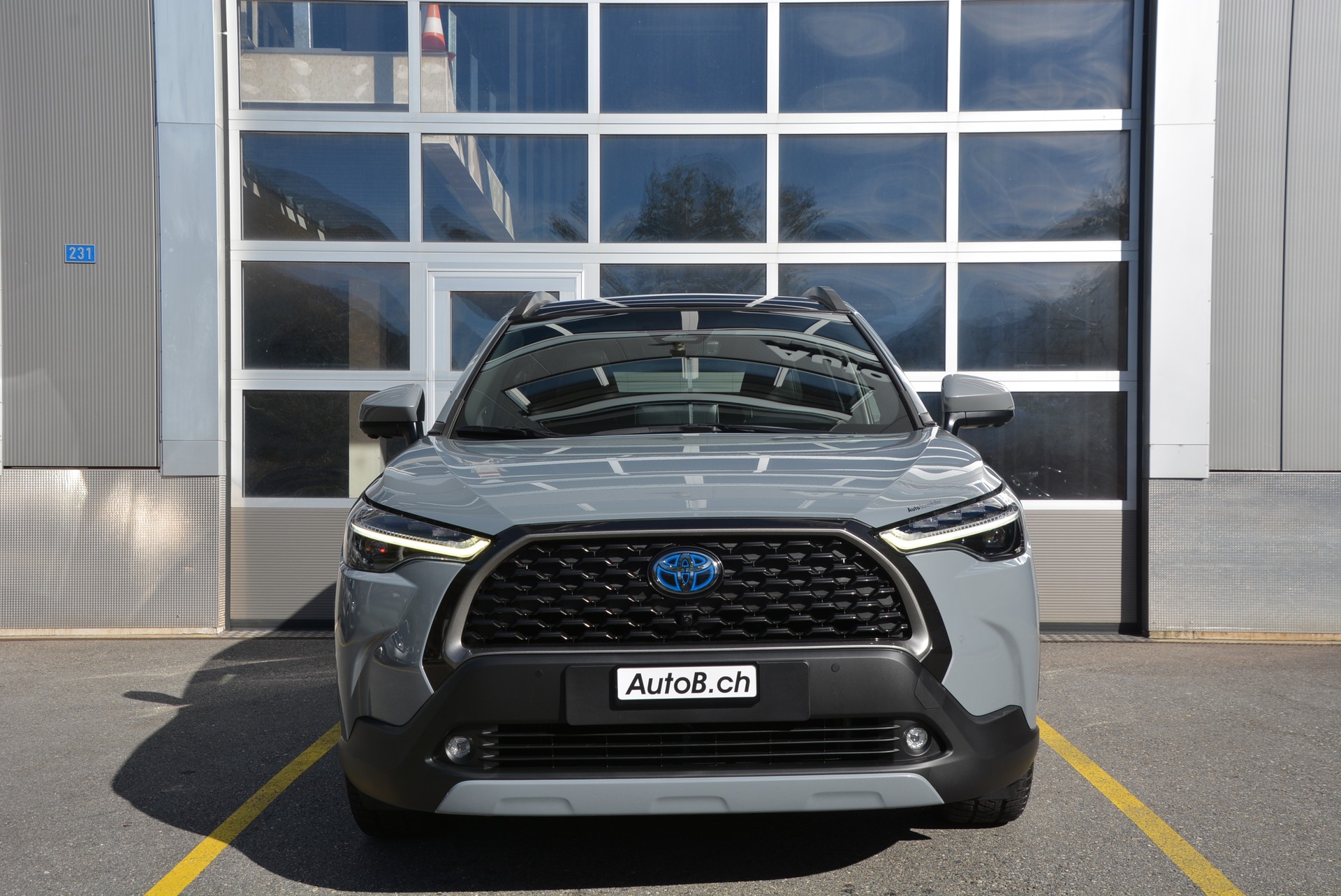 TOYOTA Corolla Cross 2.0 4WD Premium e-CVT-image-2