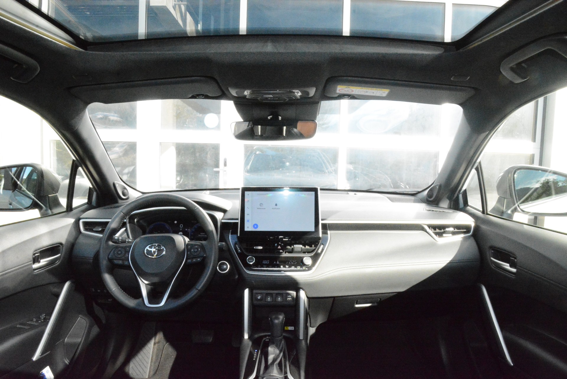 TOYOTA Corolla Cross 2.0 4WD Premium e-CVT-image-4