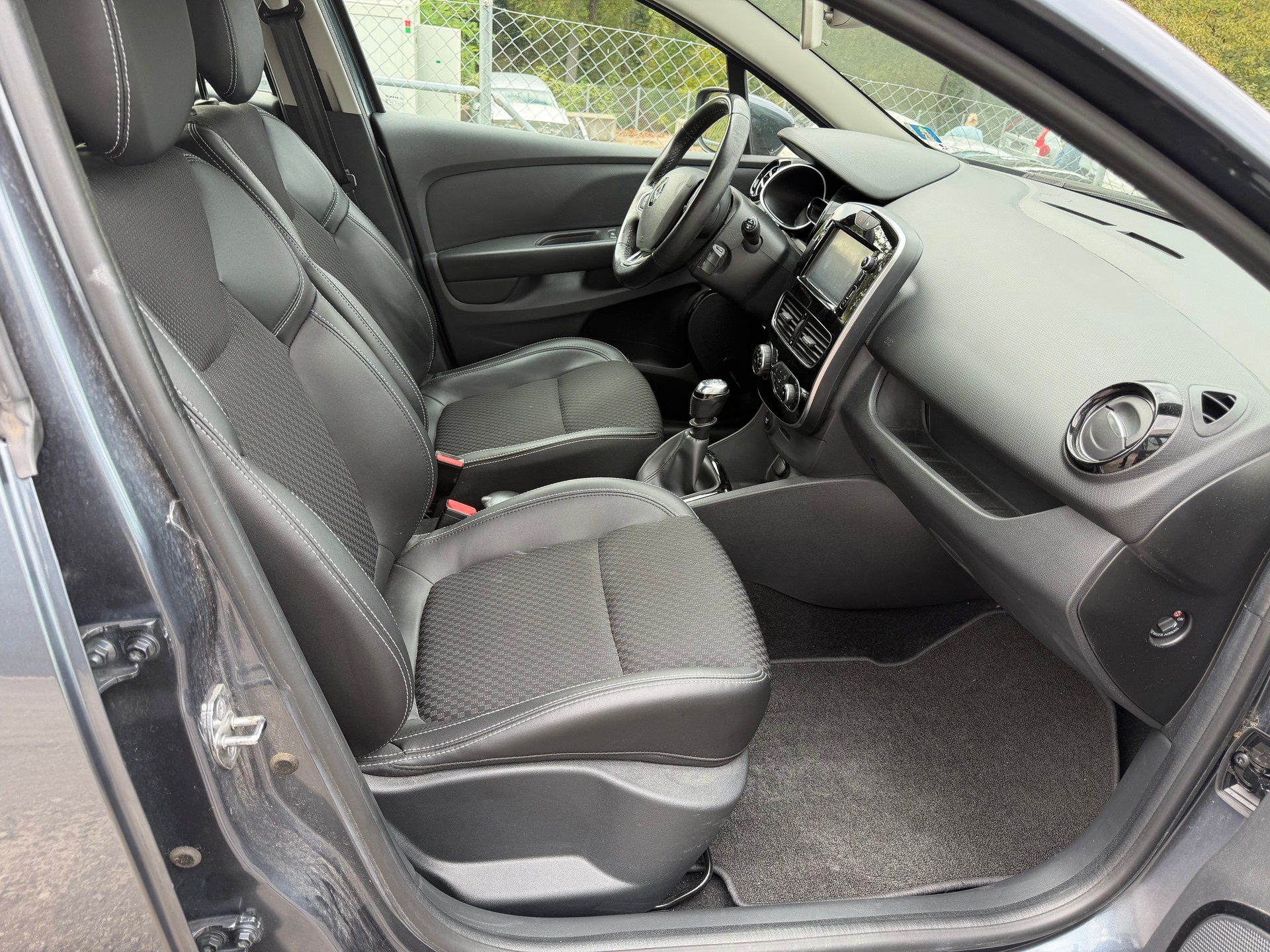 RENAULT Clio 1.2 16V T Intens-image-6