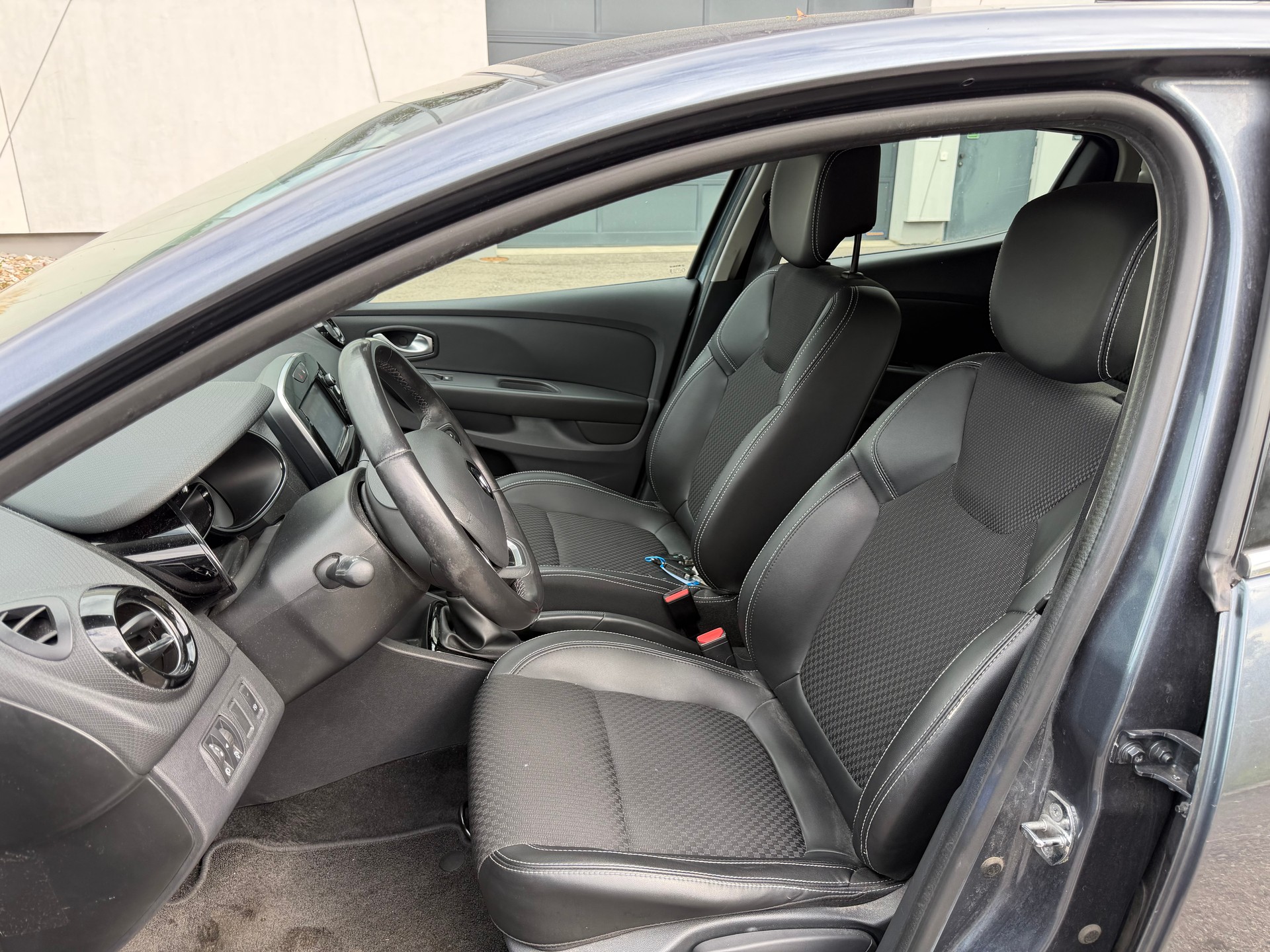 RENAULT Clio 1.2 16V T Intens-image-5