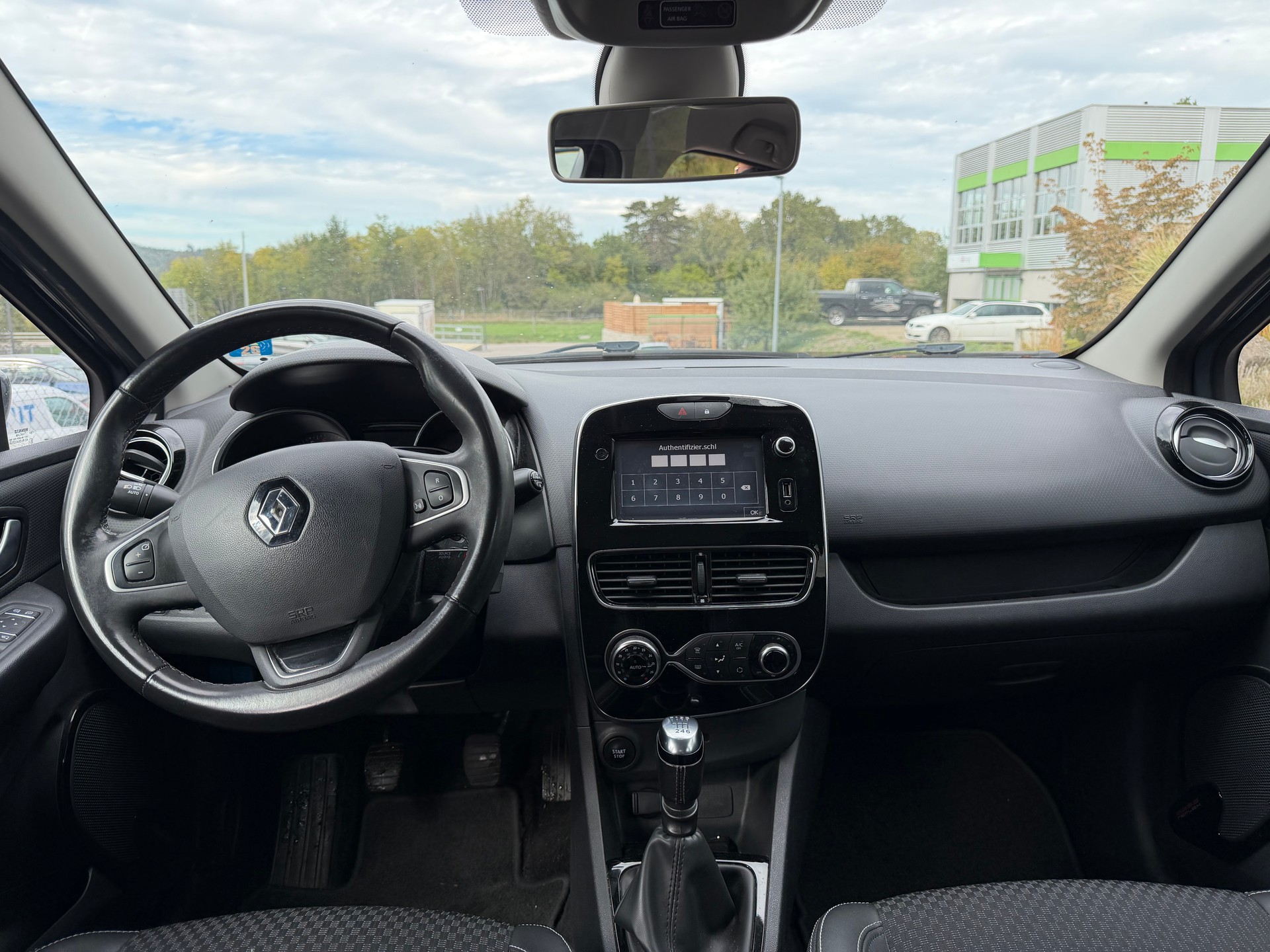 RENAULT Clio 1.2 16V T Intens-image-4