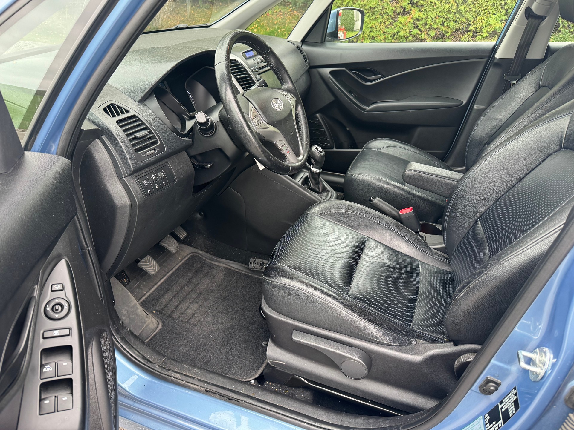 HYUNDAI iX20-image-8