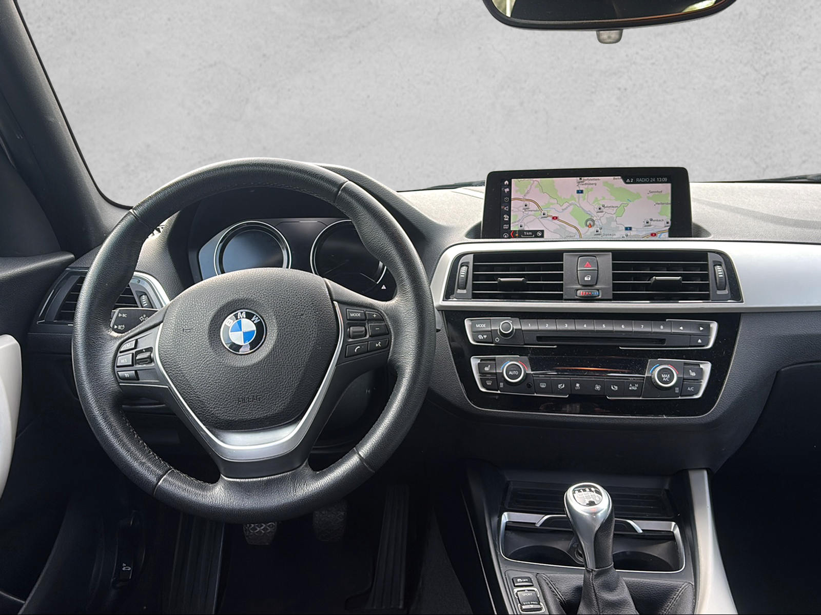 BMW 118d xDrive-image-8