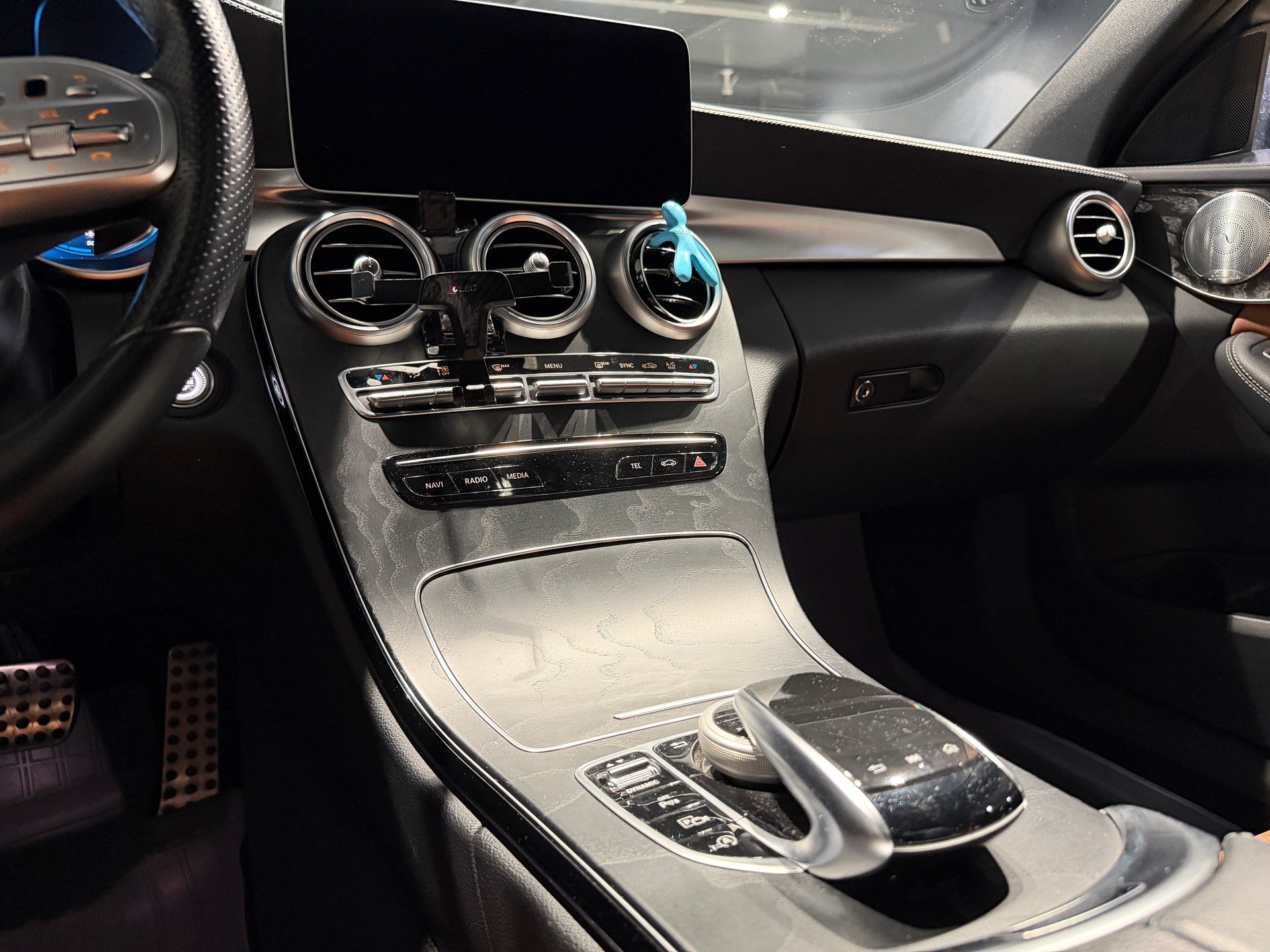 MERCEDES-BENZ C 300 d AMG Line 4Matic 9G-Tronic-image-9
