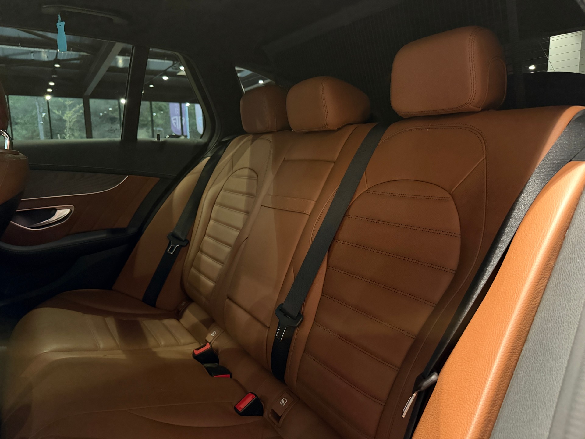 MERCEDES-BENZ C 300 d AMG Line 4Matic 9G-Tronic-image-15