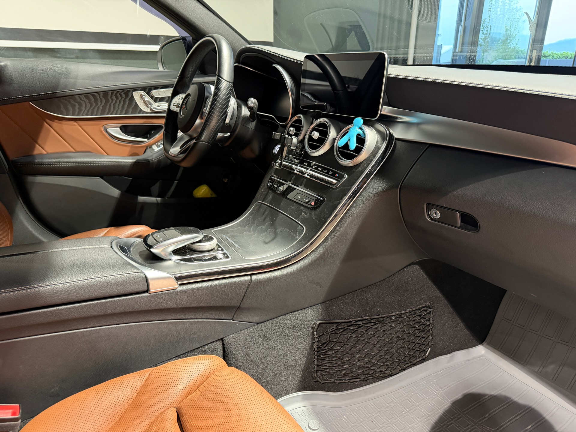 MERCEDES-BENZ C 300 d AMG Line 4Matic 9G-Tronic-image-11