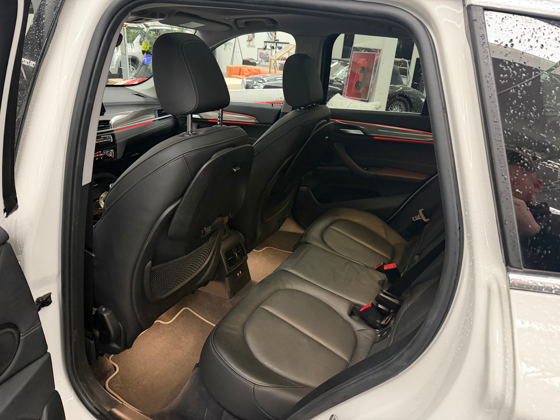BMW X1 xDrive 20i Steptronic-image-5