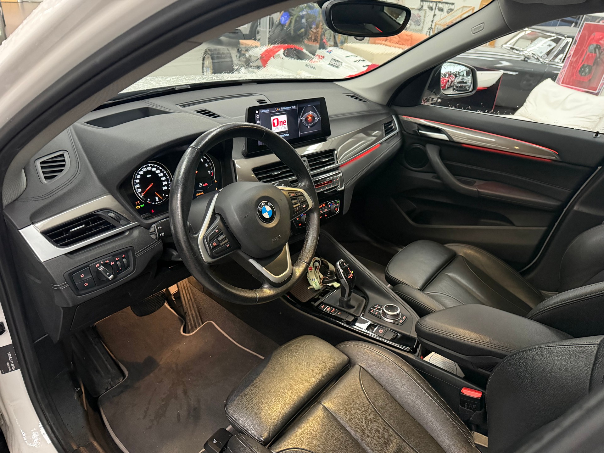 BMW X1 xDrive 20i Steptronic-image-4