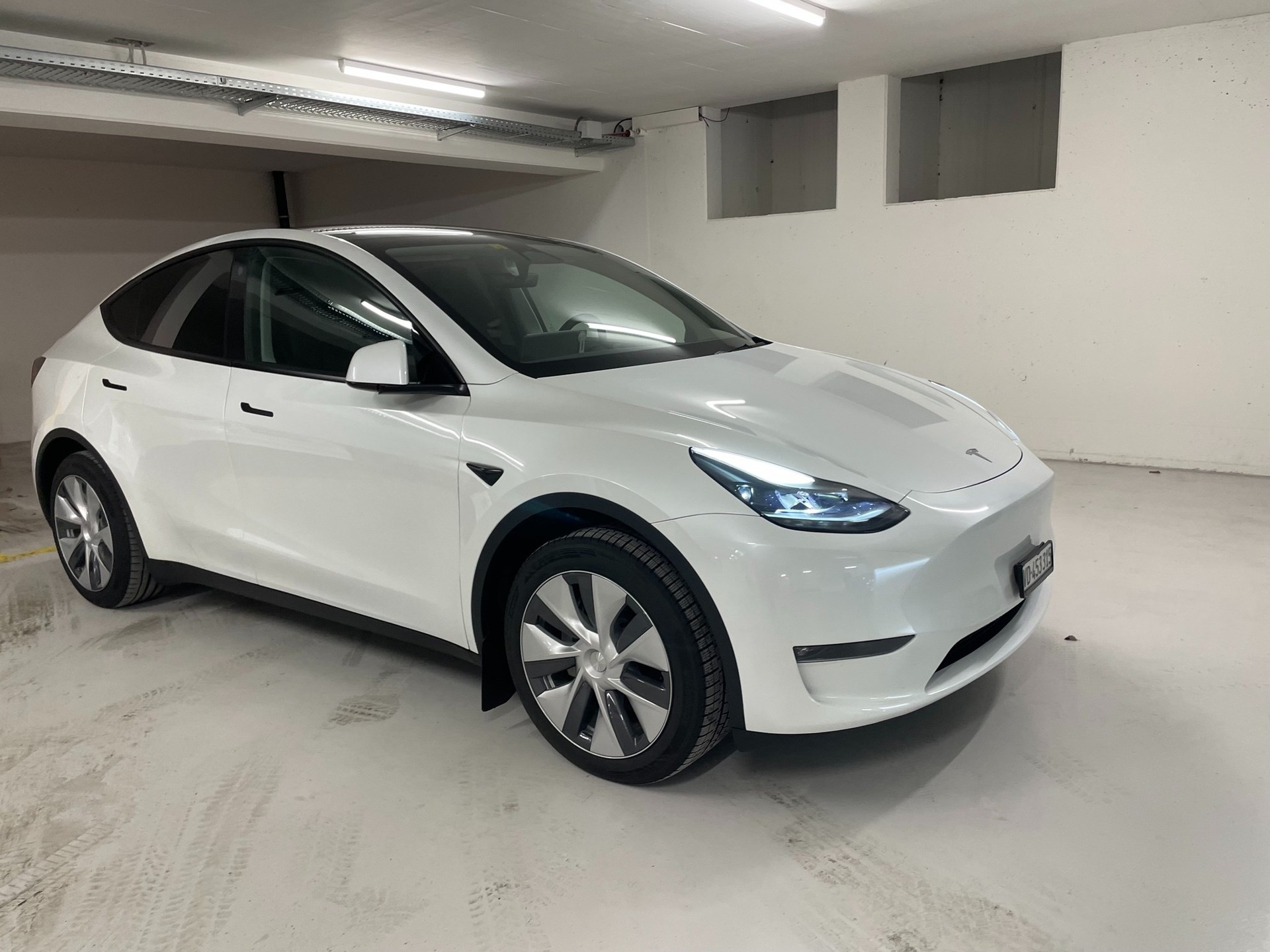 TESLA Model Y Long Range-image-0