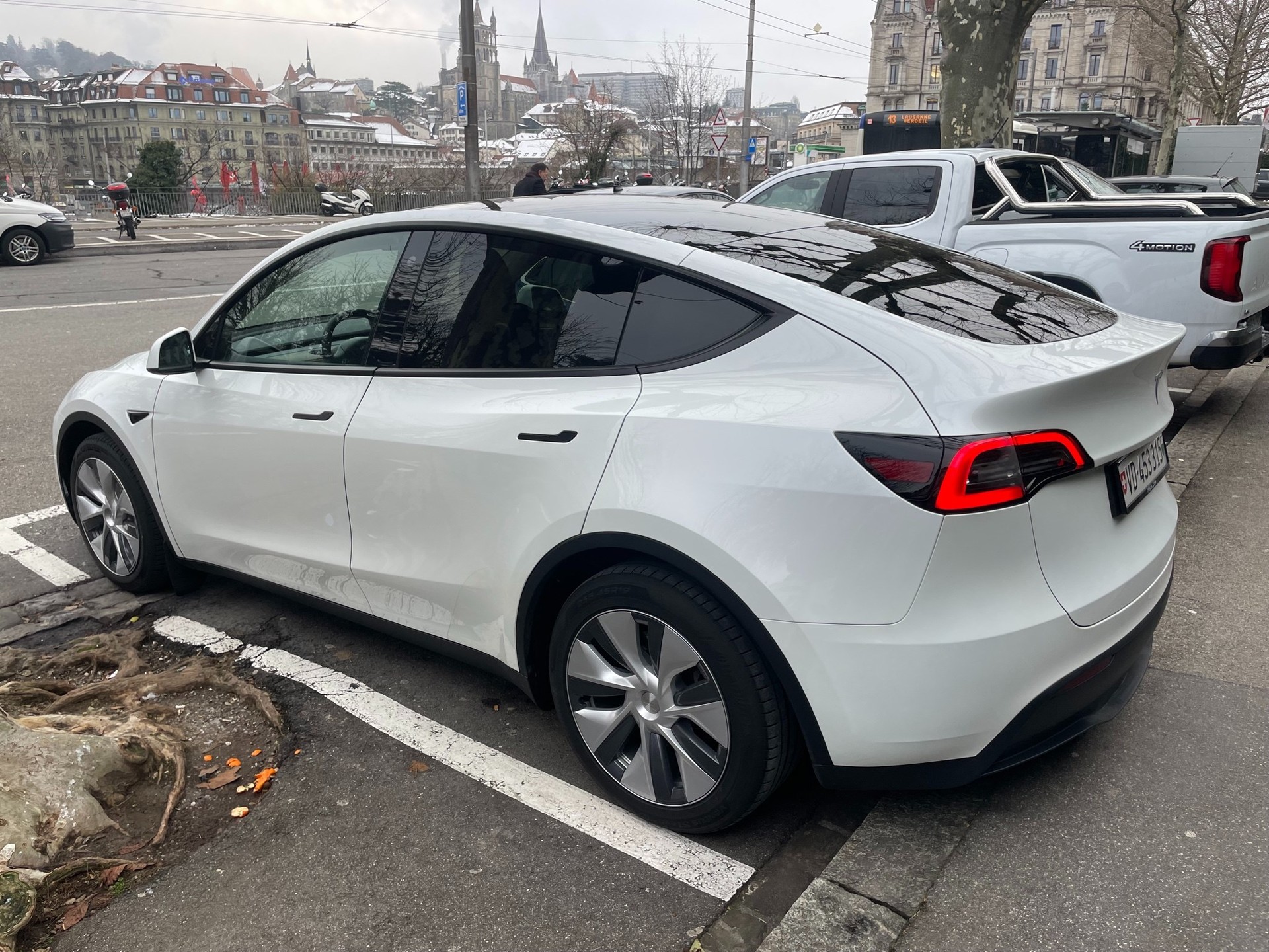 TESLA Model Y Long Range-image-10