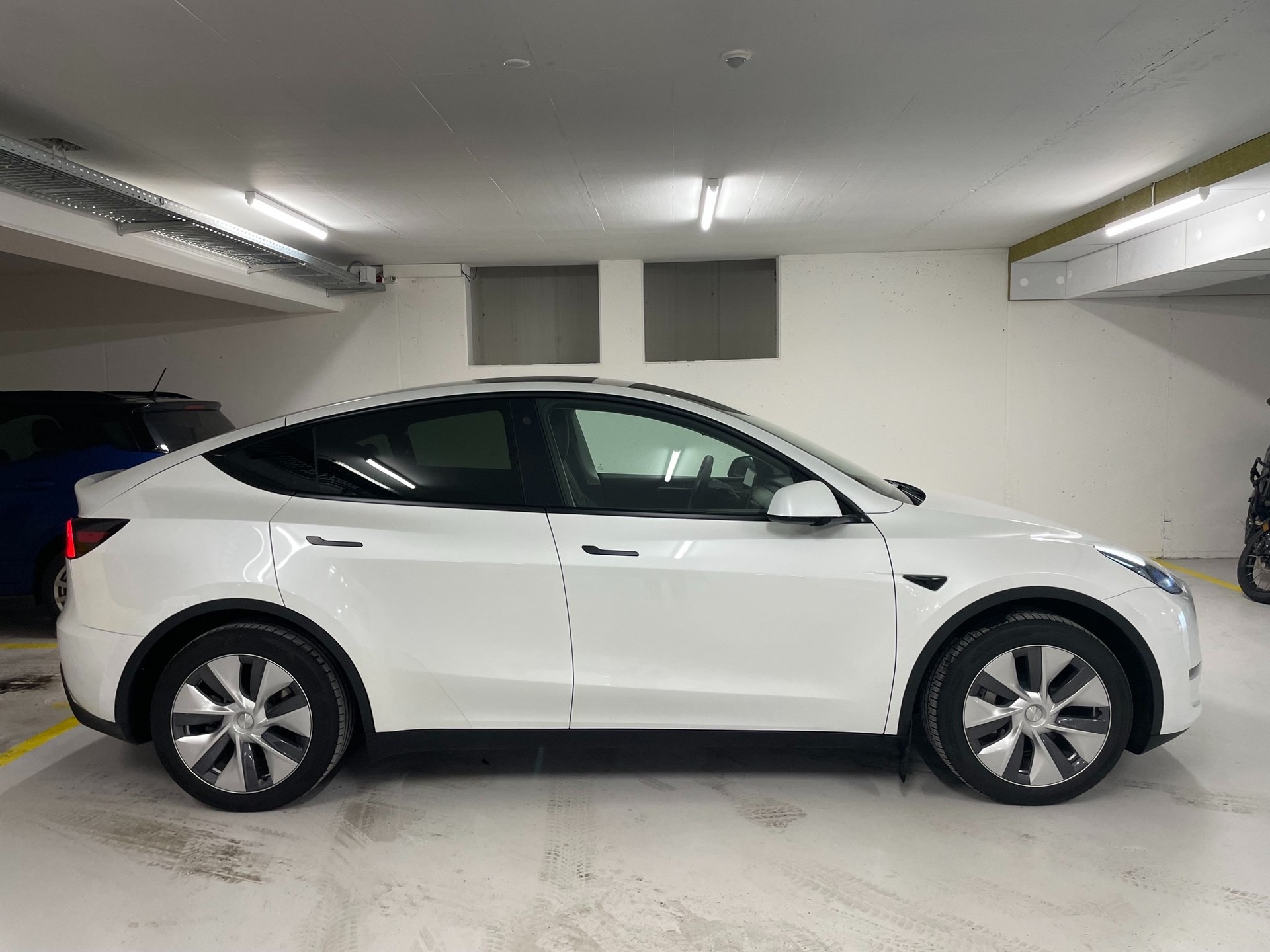 TESLA Model Y Long Range-image-5
