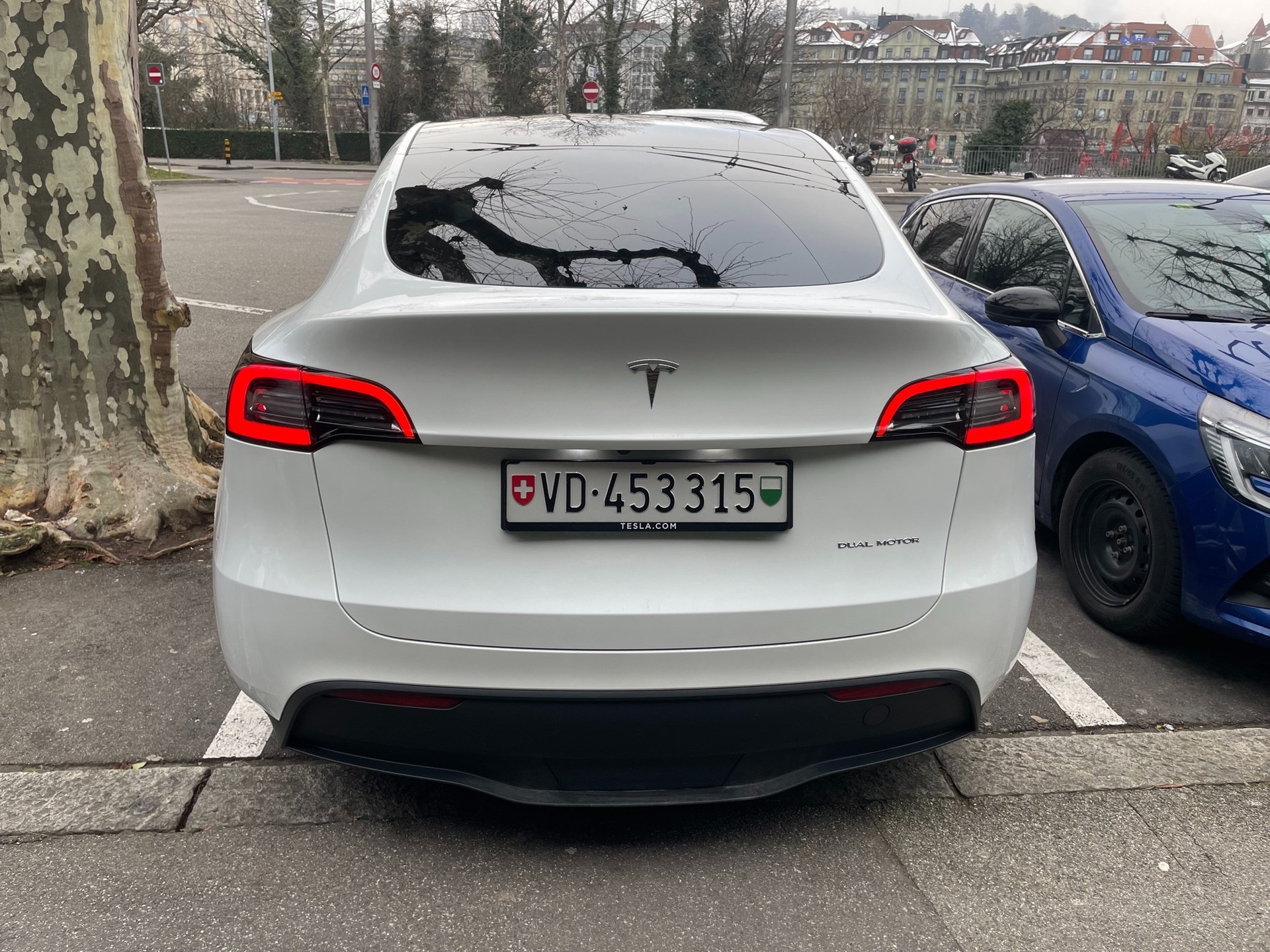 TESLA Model Y Long Range-image-9