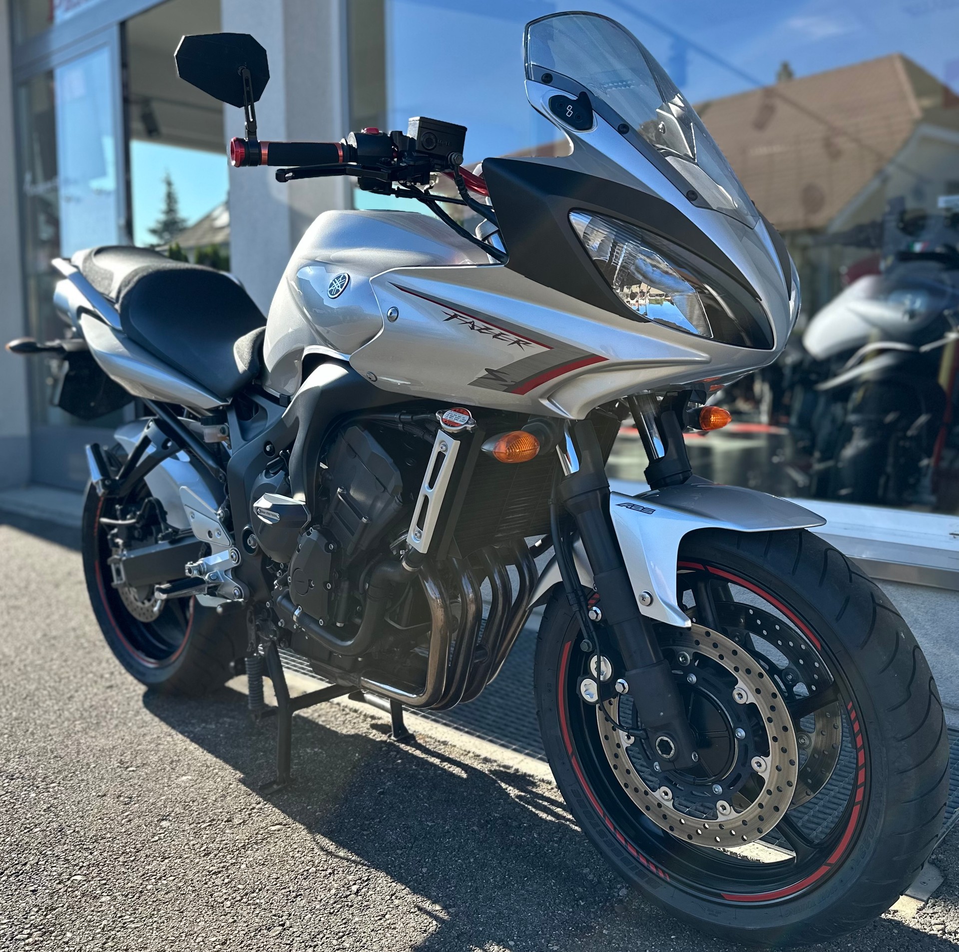 YAMAHA FZ6 S-showroom-element-2