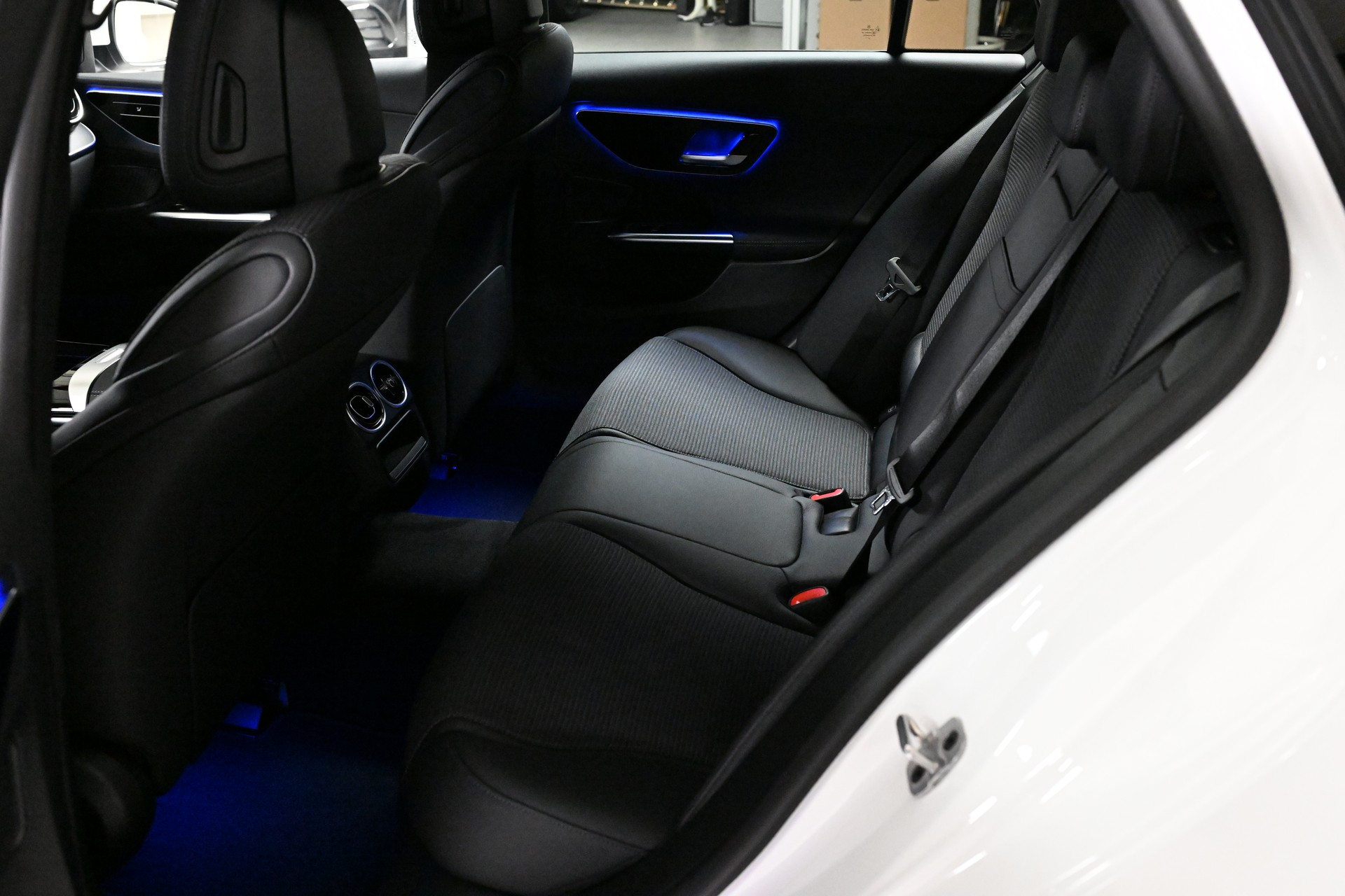 MERCEDES-BENZ C 200 T 4 Matic-image-8