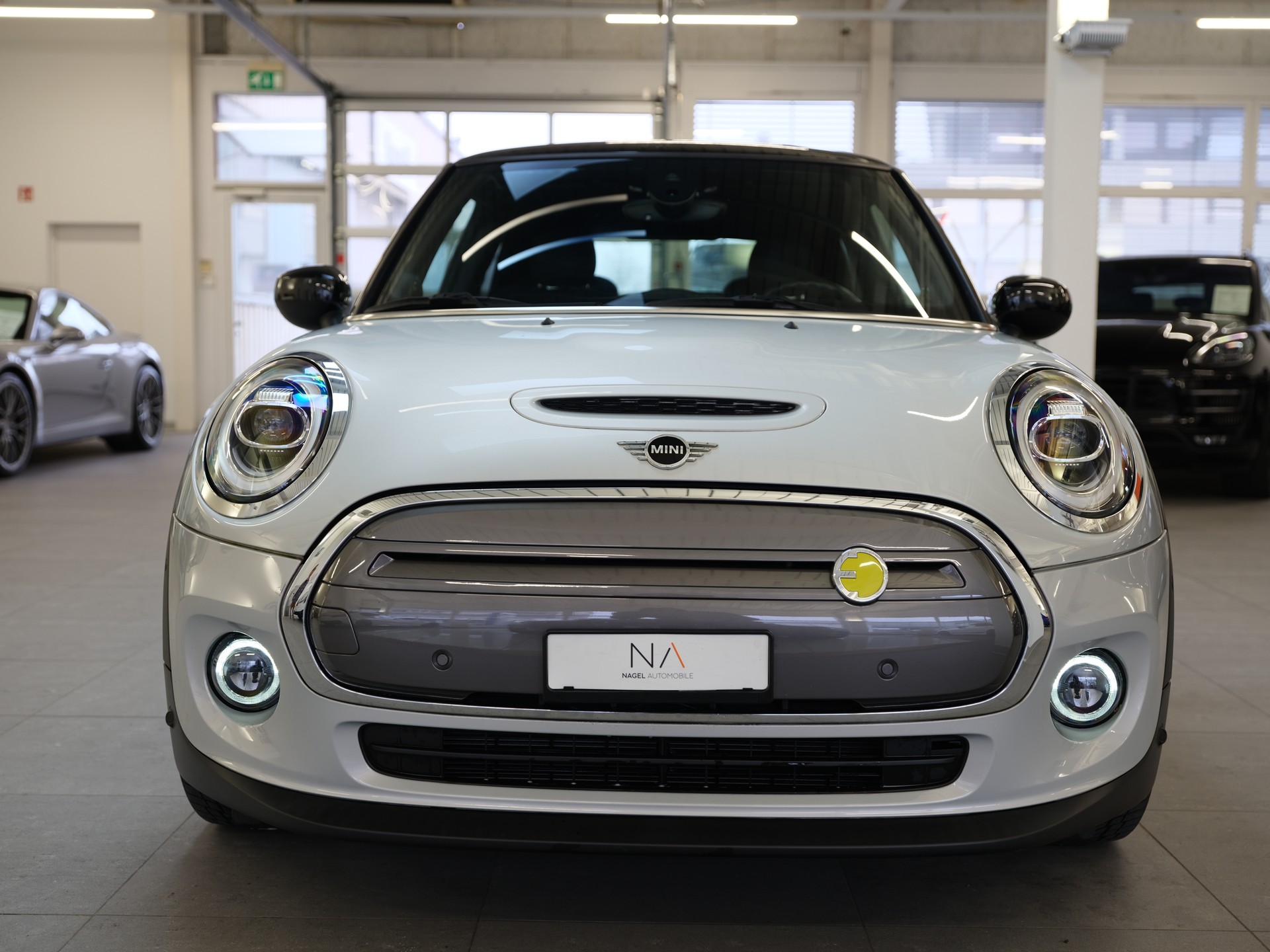 MINI Mini Cooper SE-showroom-element-1