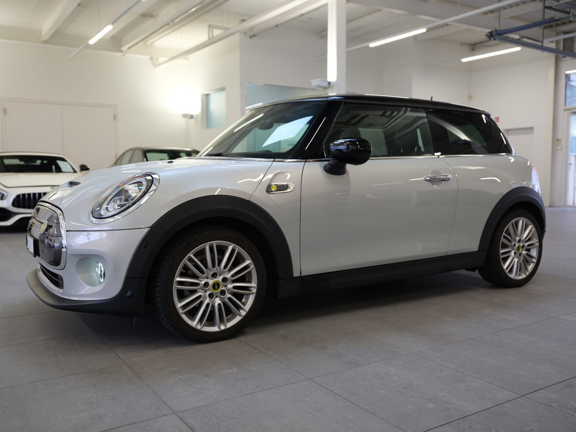 MINI Mini Cooper SE-showroom-element-2