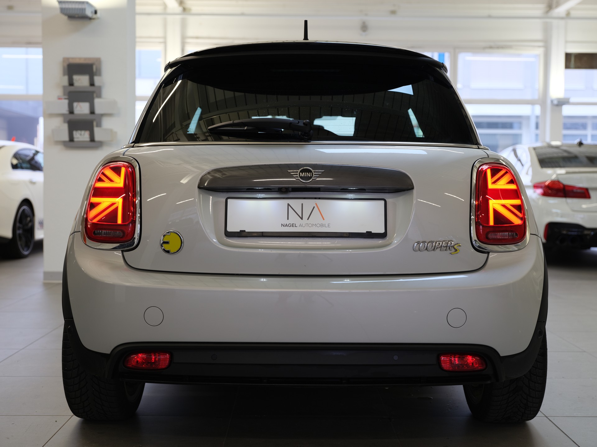 MINI Mini Cooper SE-image-4