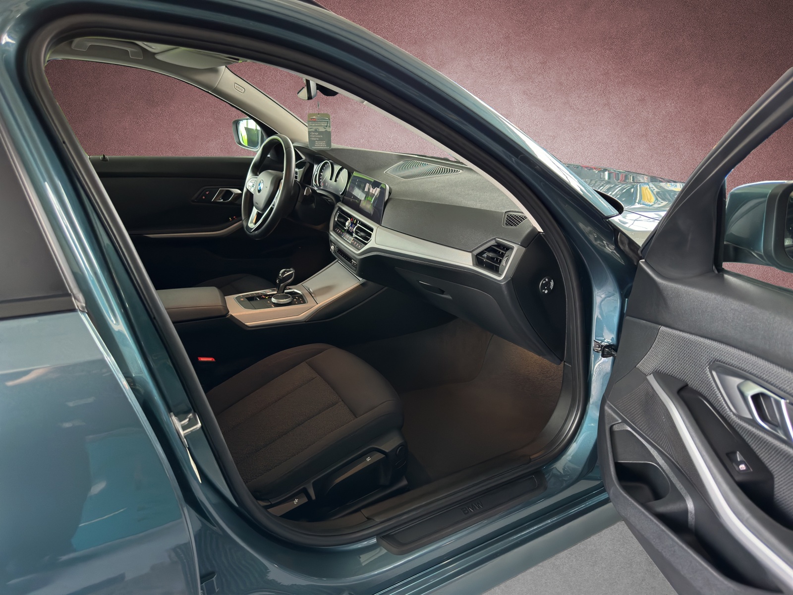 BMW 320d xDrive Touring Sport Line Steptronic-image-10