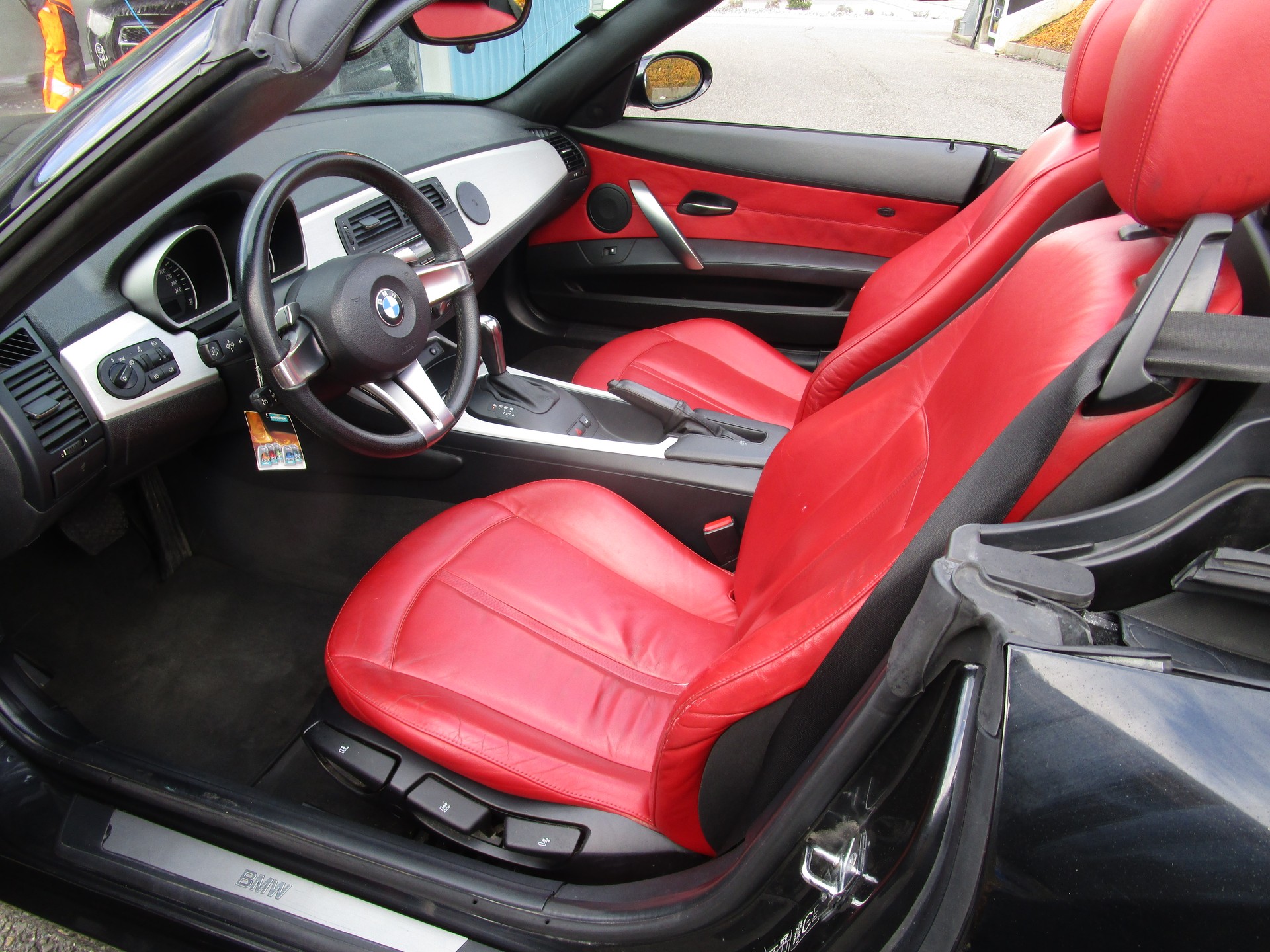BMW Z4 3.0si Roadster-image-6