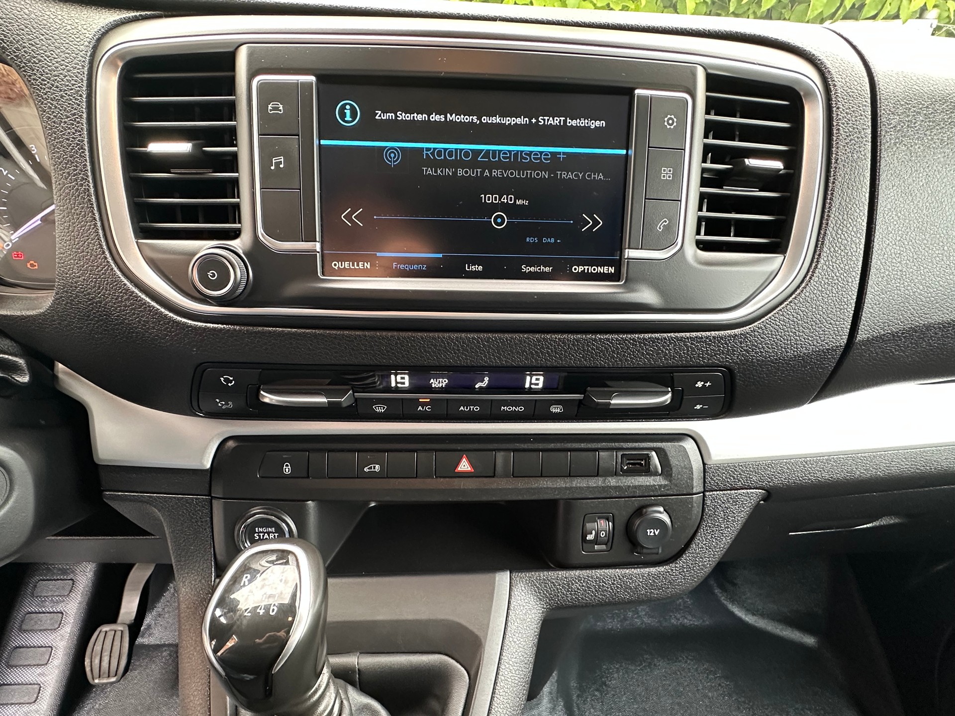 PEUGEOT Expert 2.0 BlueHDi 145 S&S Standard-image-8