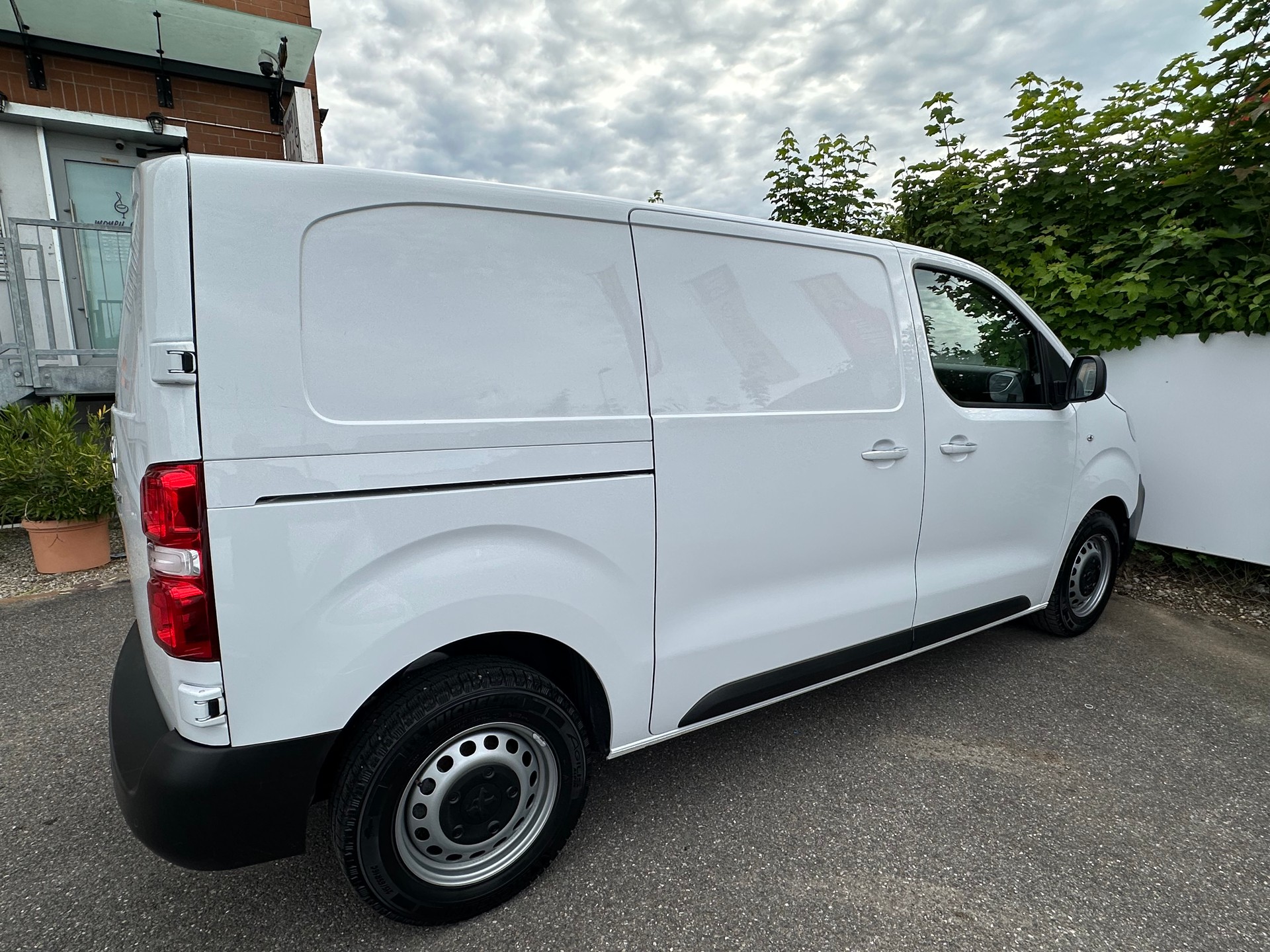 PEUGEOT Expert 2.0 BlueHDi 145 S&S Standard-image-14