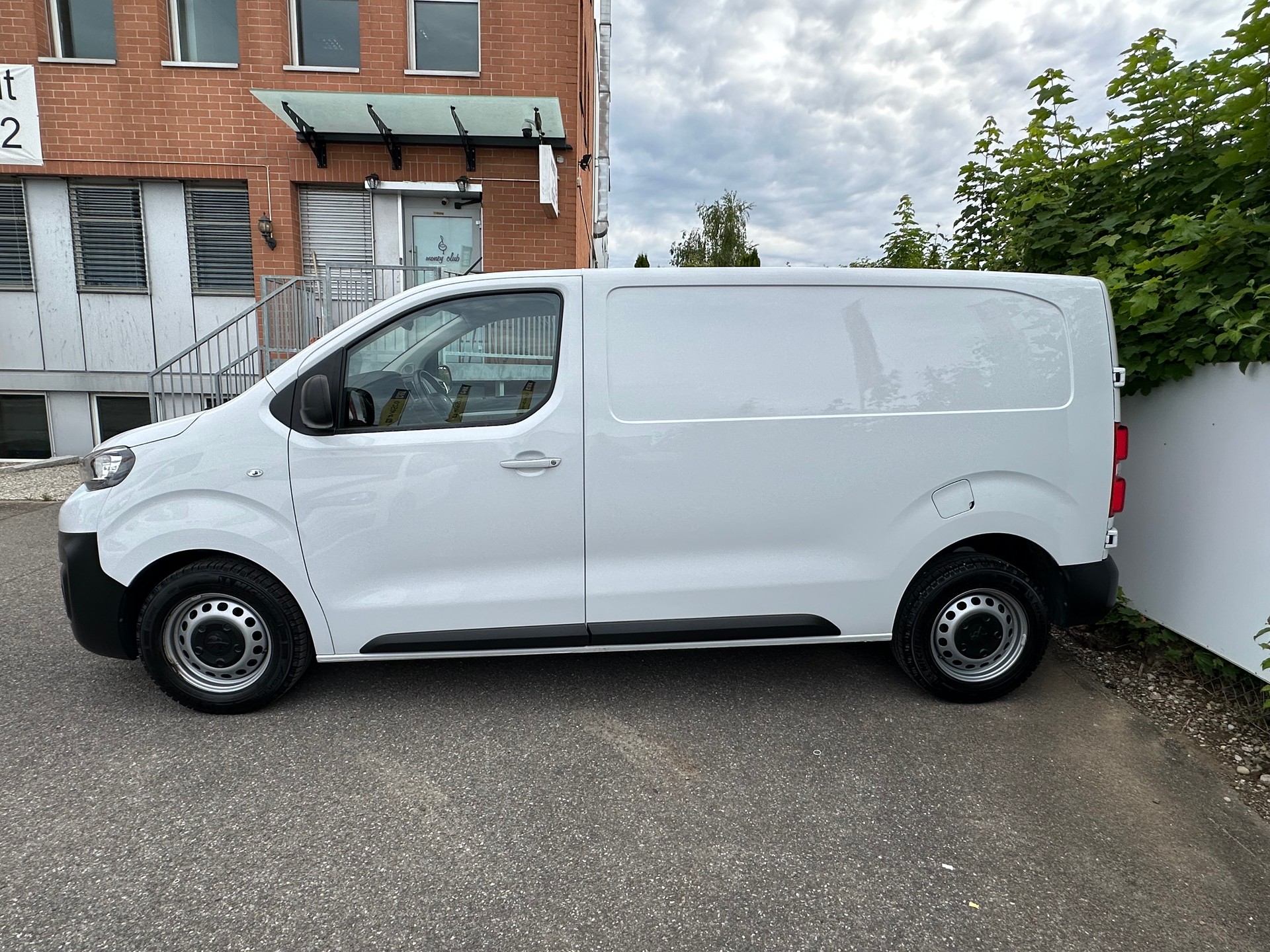 PEUGEOT Expert 2.0 BlueHDi 145 S&S Standard-image-4