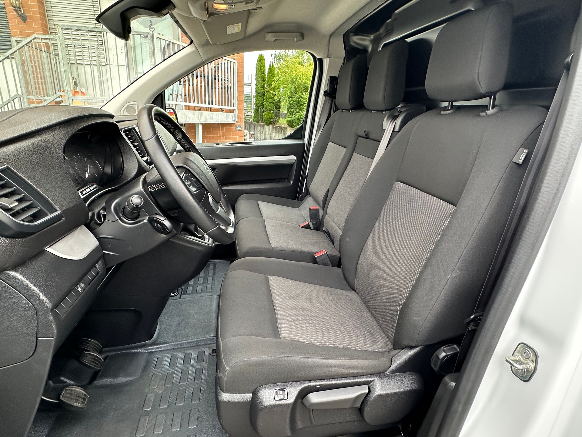 PEUGEOT Expert 2.0 BlueHDi 145 S&S Standard-image-5