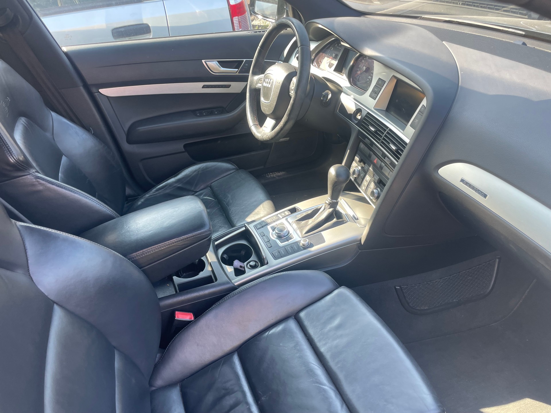 AUDI A6 Avant 4.2 V8 FSI quattro tiptronic-image-3