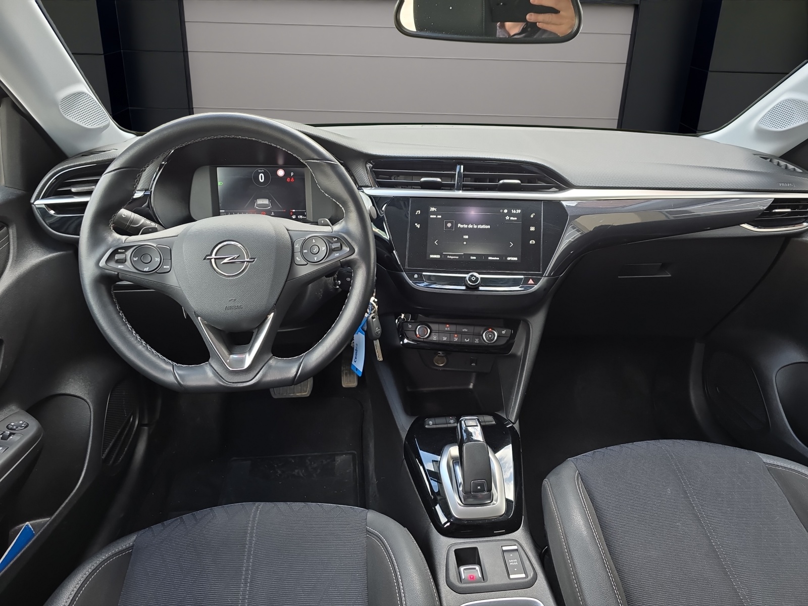 OPEL Corsa 1.2 TP Elegance-image-5