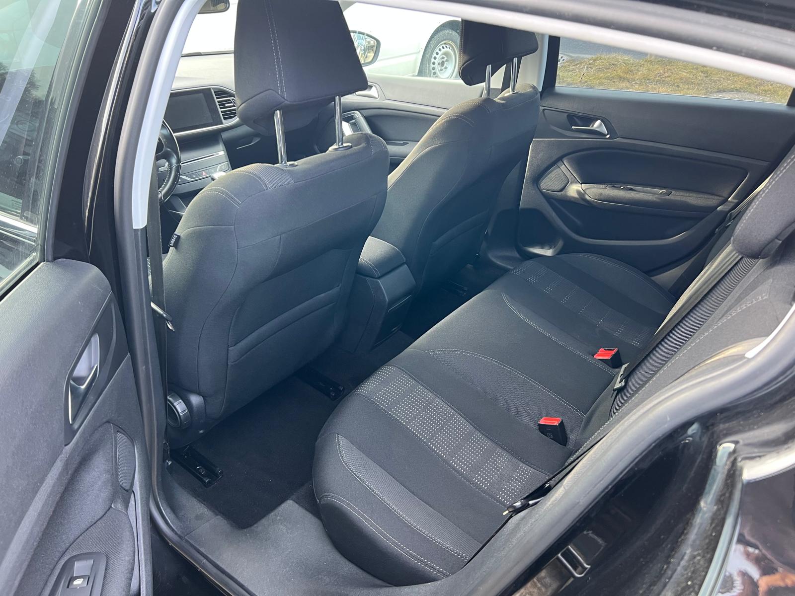 PEUGEOT 308 1.2 THP Allure-image-12