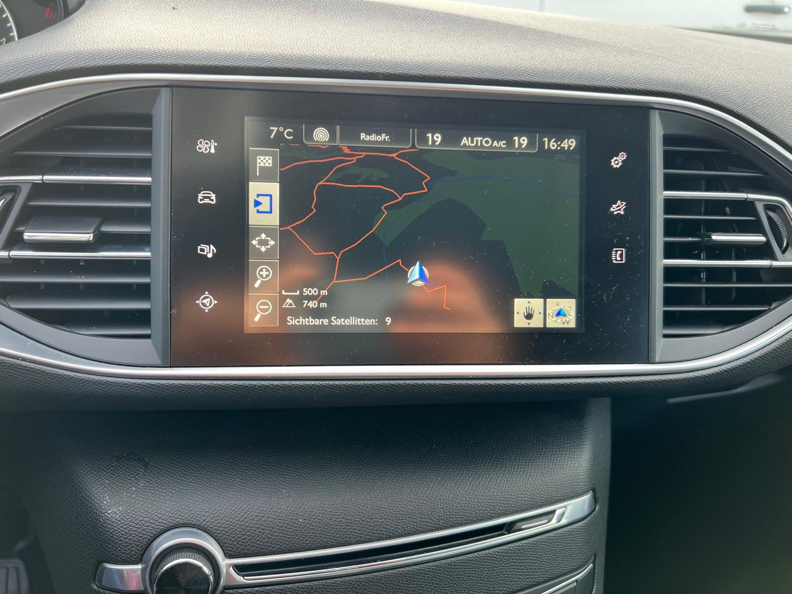 PEUGEOT 308 1.2 THP Allure-image-8